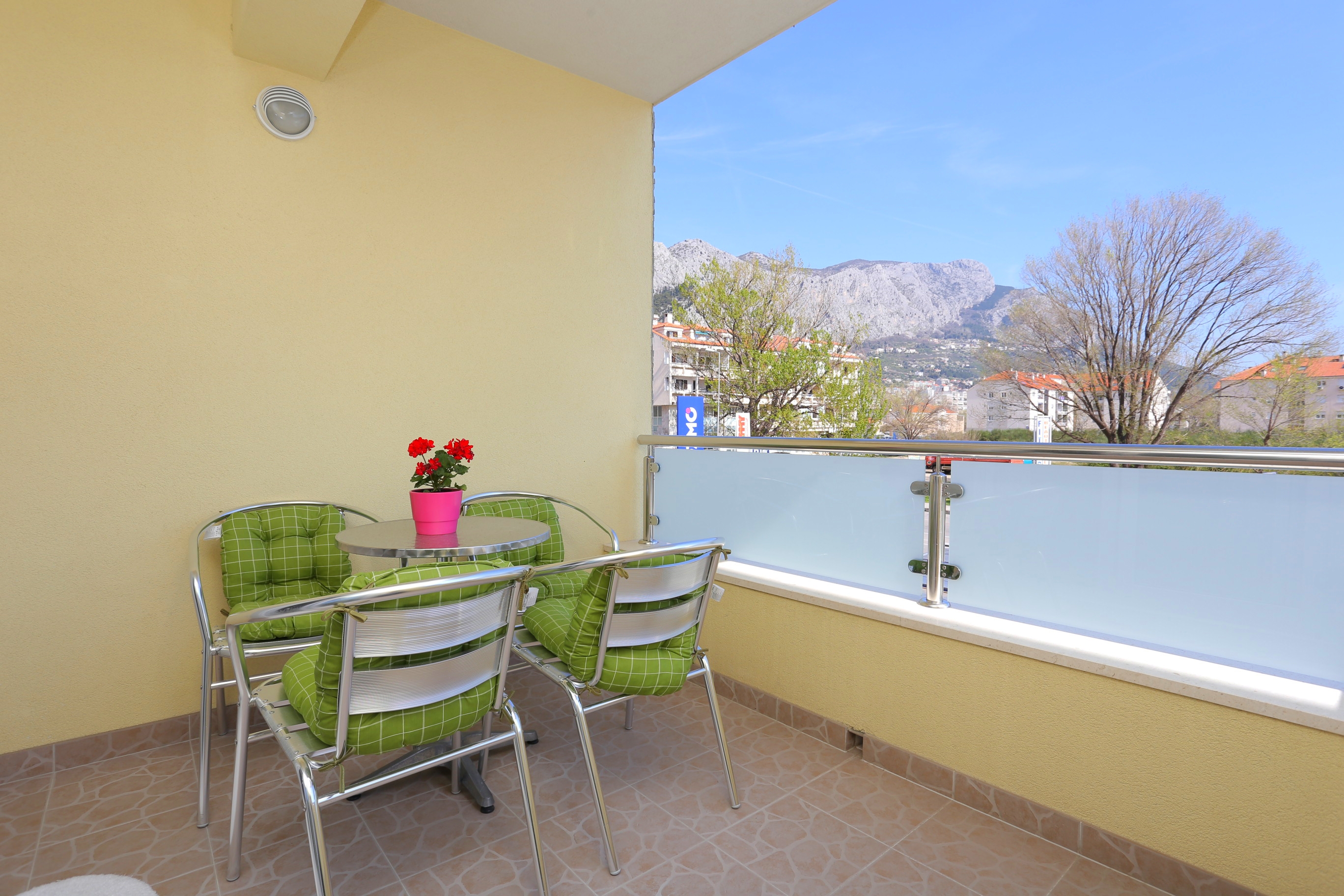 Two bedroom apartment with terrace Omiš (A-10362-a)