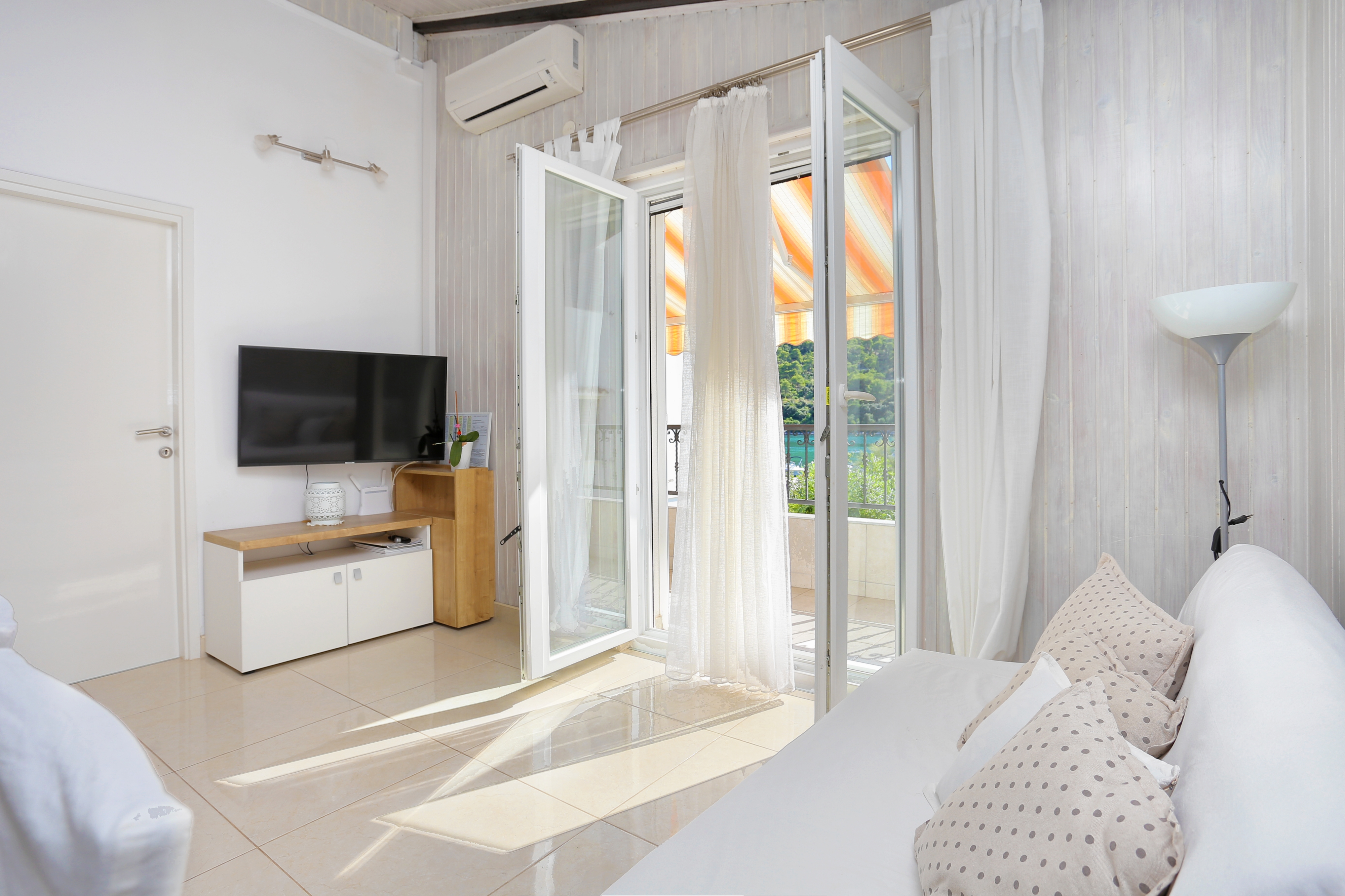 Two bedroom apartment near beach Grebaštica, Šibenik (A-10366-a)