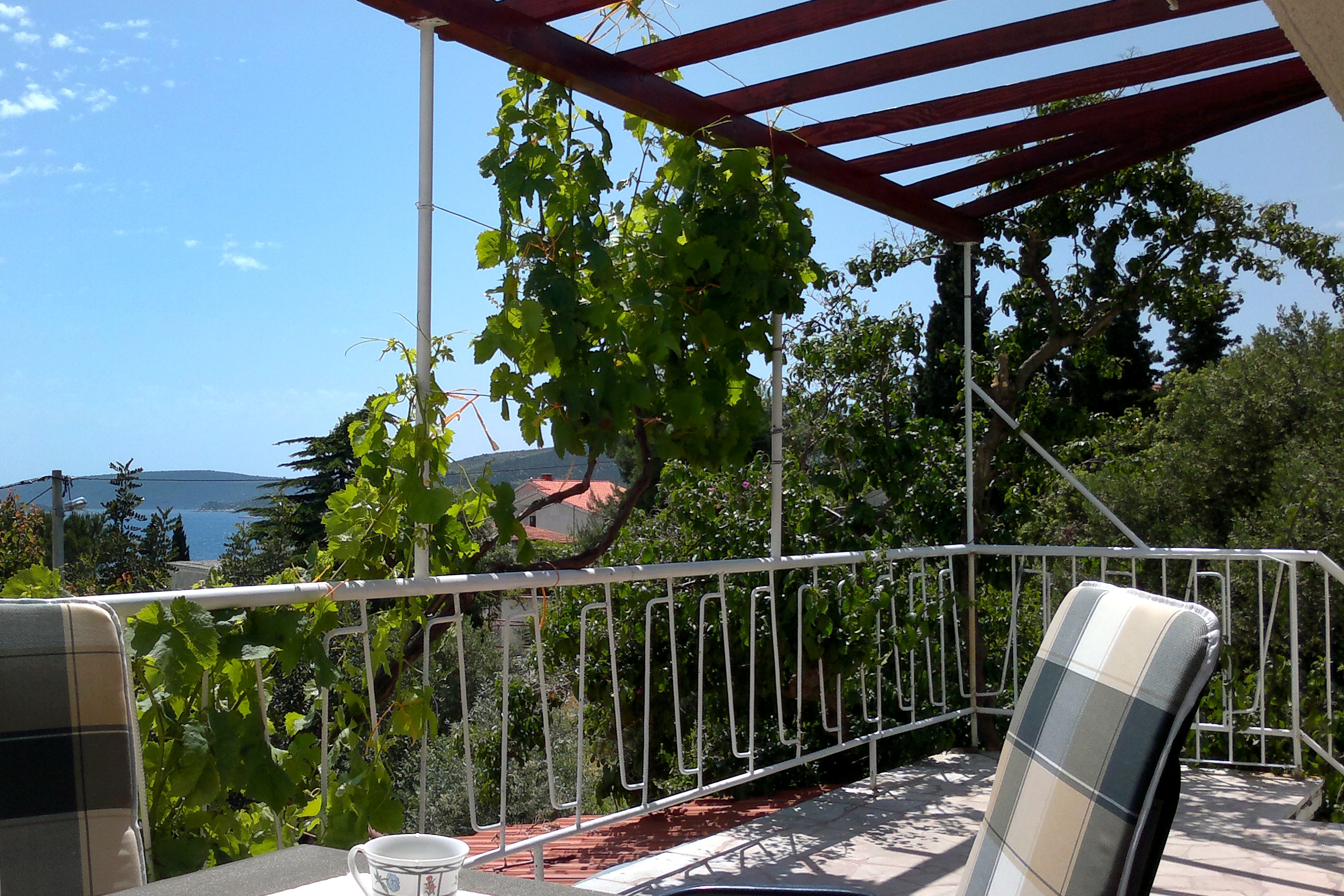 Two bedroom apartment with terrace and sea view Seget Vranjica, Trogir (A-1037-a)