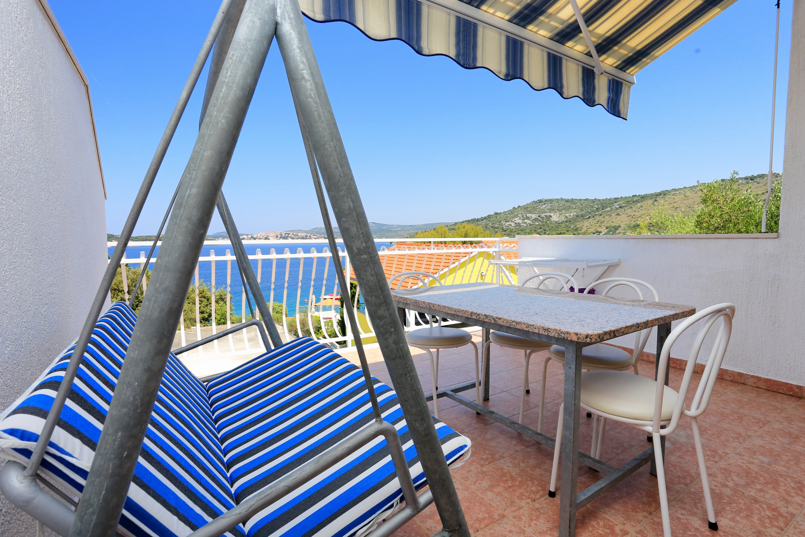 One bedroom apartment near beach Ražanj, Rogoznica  A-b