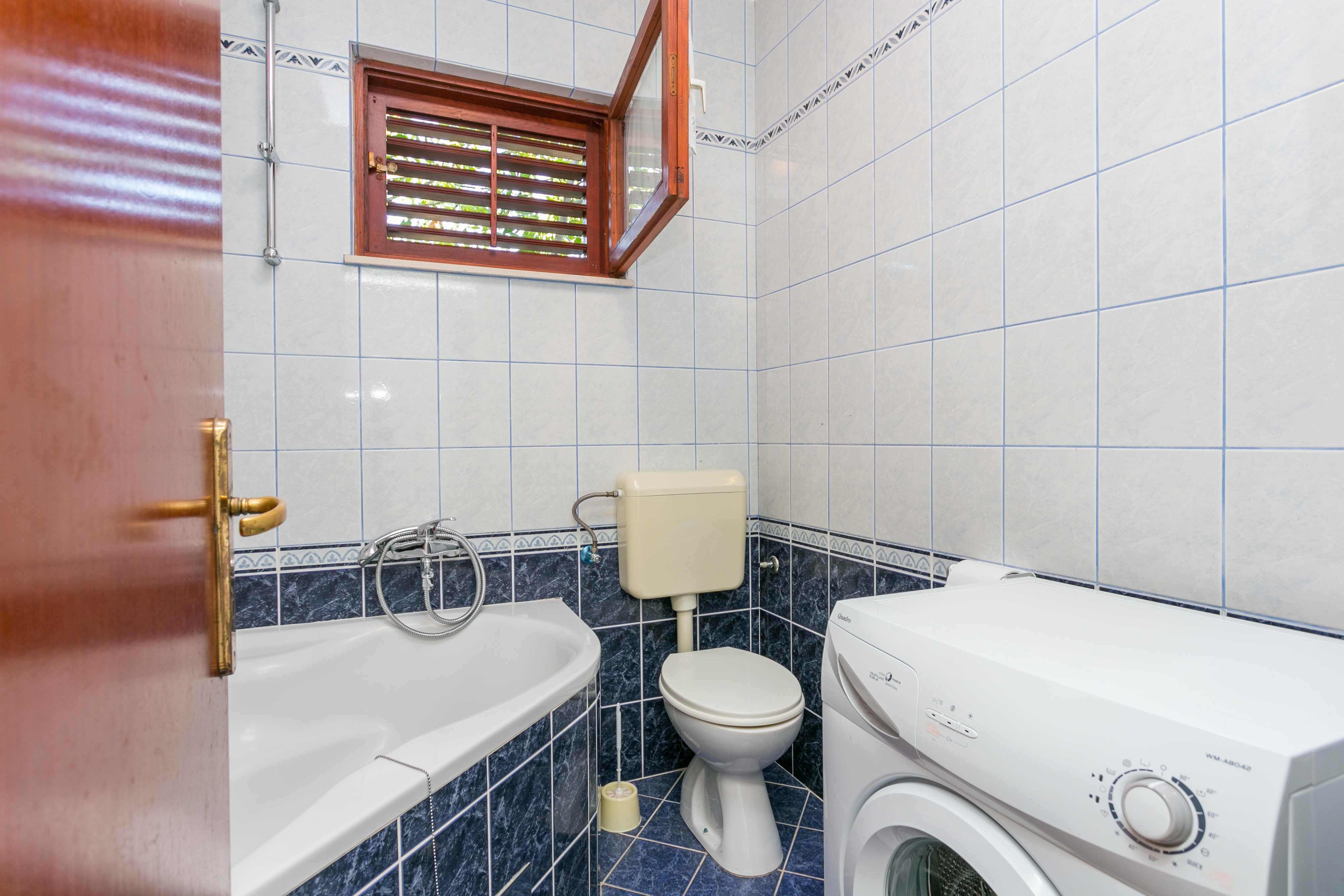 Two bedroom apartment with terrace and sea view Seget Vranjica, Trogir  A-b