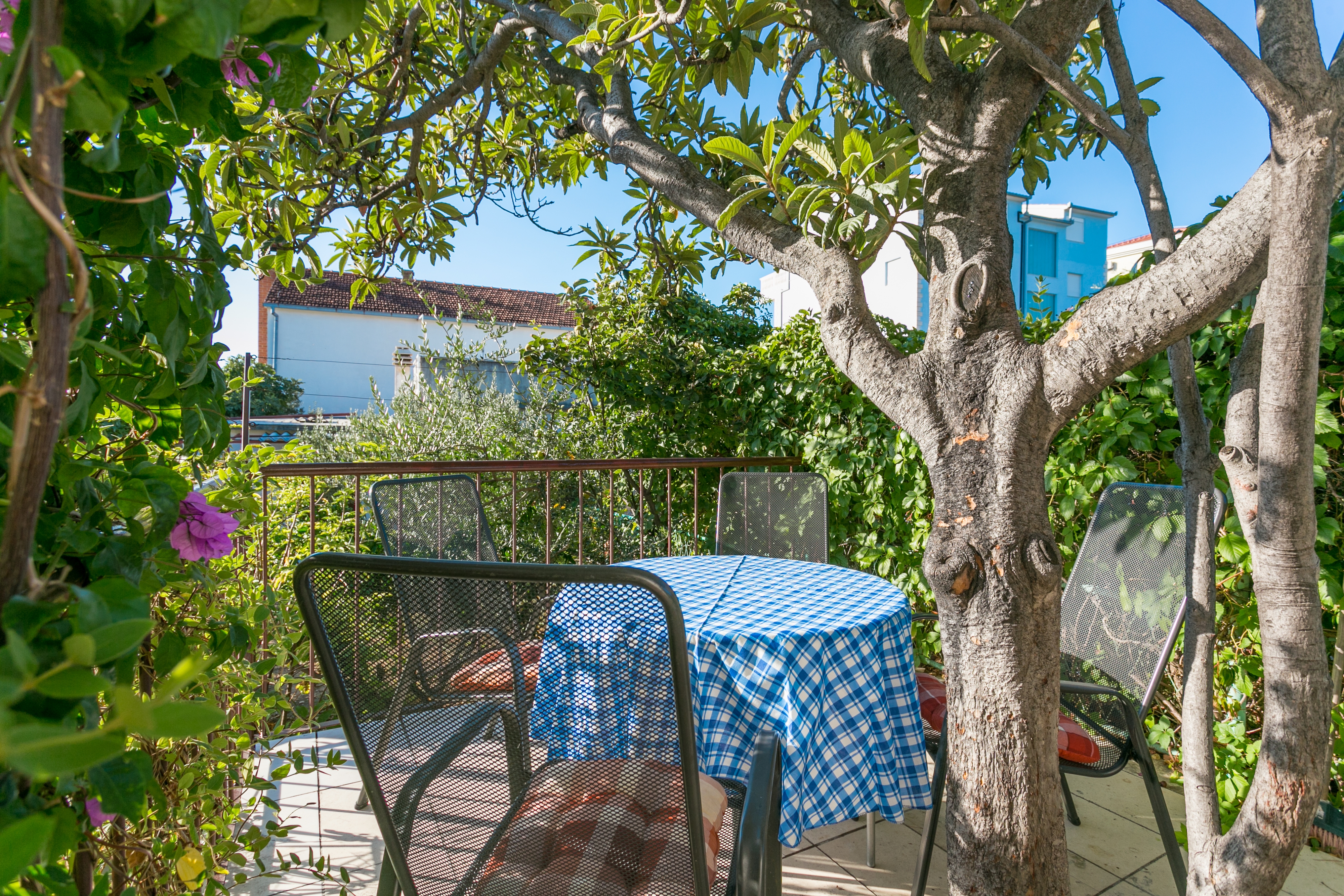 Two bedroom apartment with terrace and sea view Seget Vranjica, Trogir  A-b