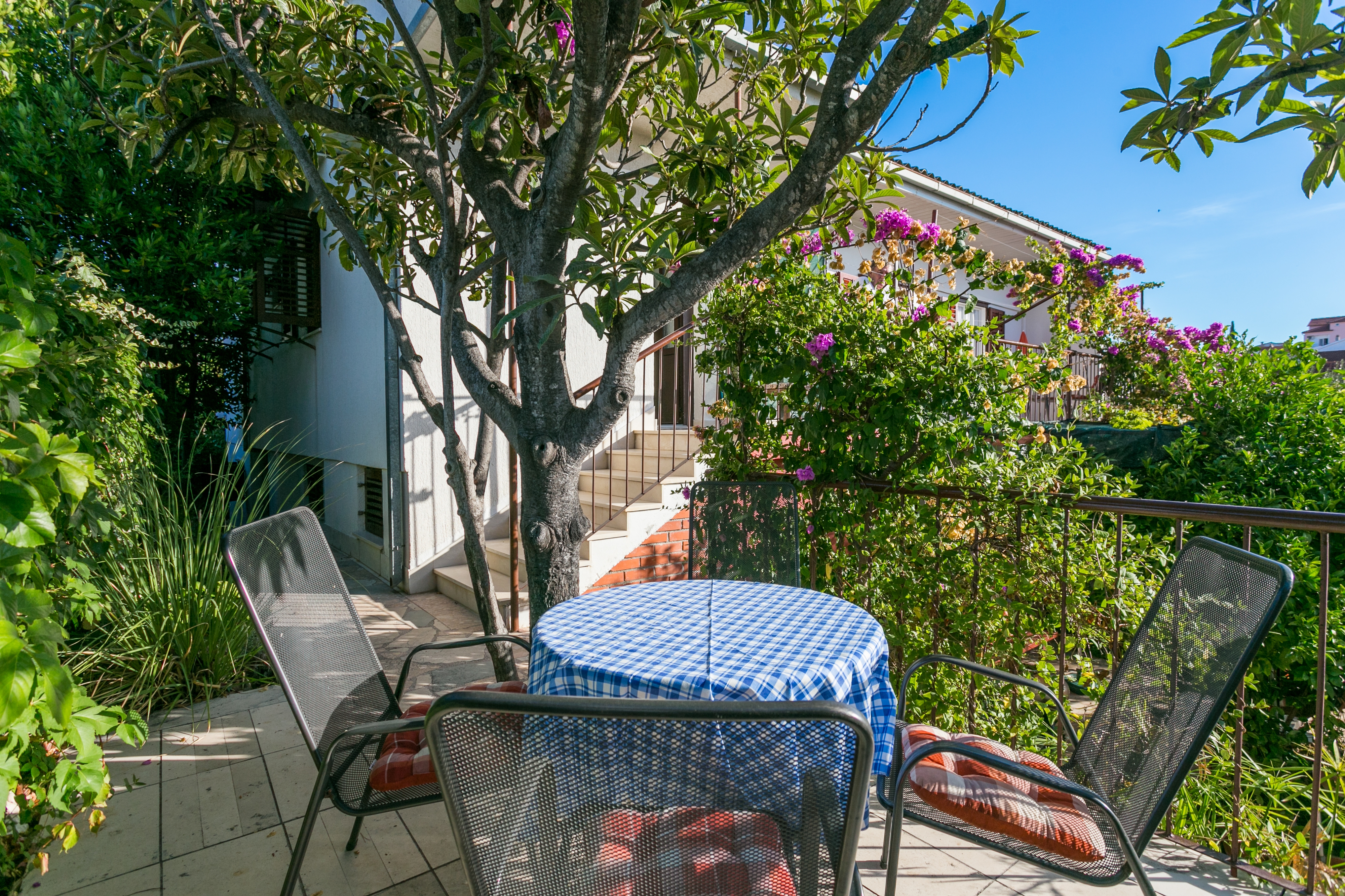 Two bedroom apartment with terrace and sea view Seget Vranjica, Trogir (A-1038-b)