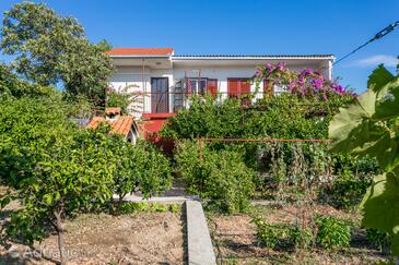 Seget Vranjica, Trogir, Property 1038 - Apartments by the sea.