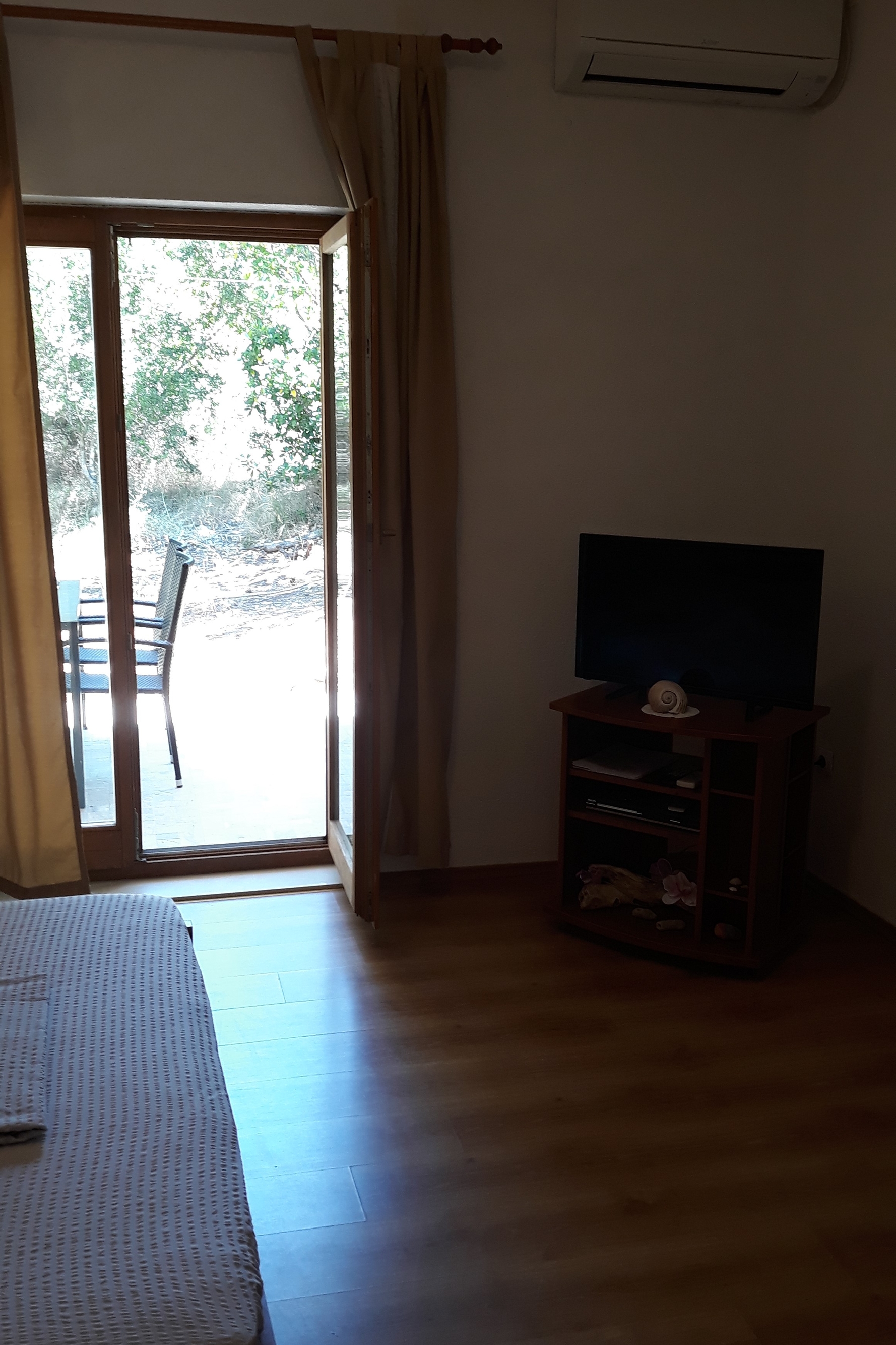 One bedroom apartment with terrace Cove Blaca, Mljet  A-b