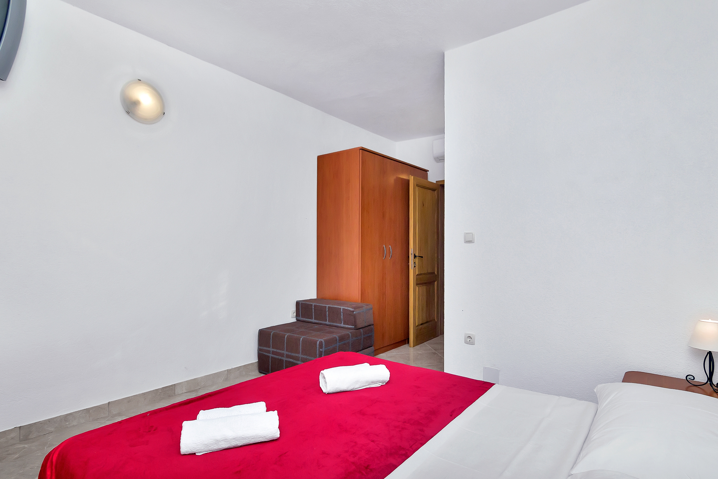Two bedroom apartment near beach Cove Pokrivenik, Hvar  A-c