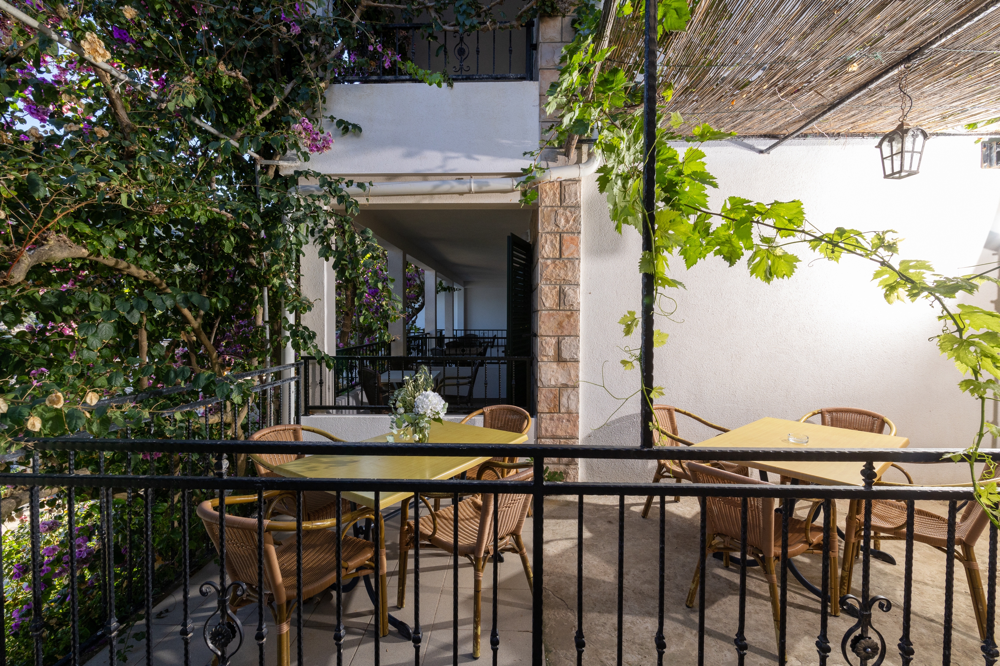 Two bedroom apartment near beach Cove Pokrivenik, Hvar  A-c