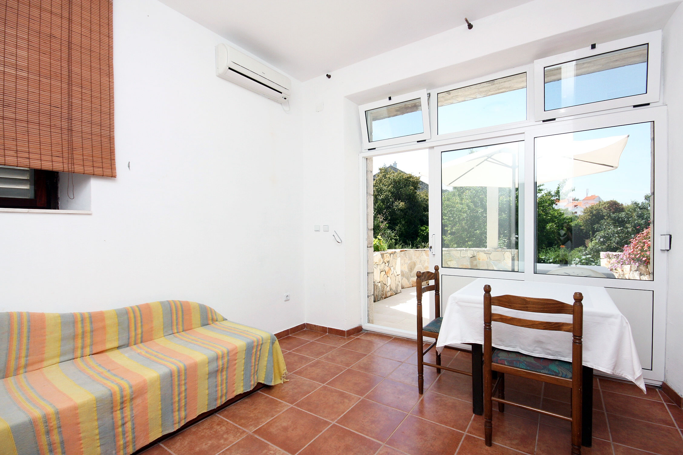 One bedroom apartment near beach Pomena, Mljet  A-b