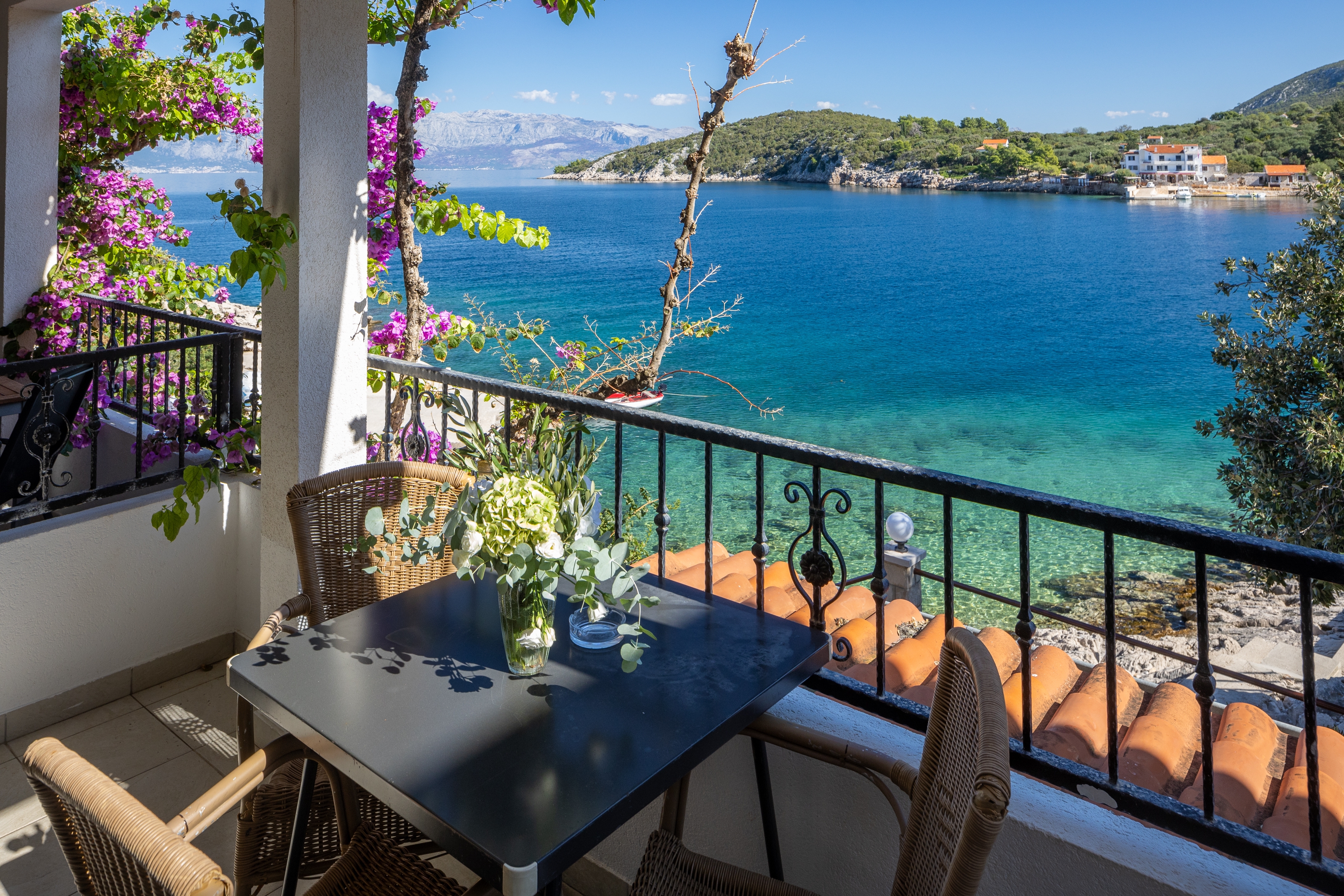 Studio flat near beach Cove Pokrivenik (Hvar) (AS-10427-a)