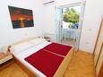 Jakišnica, Bedroom in the apartment, air condition available, (pet friendly) and WiFi.