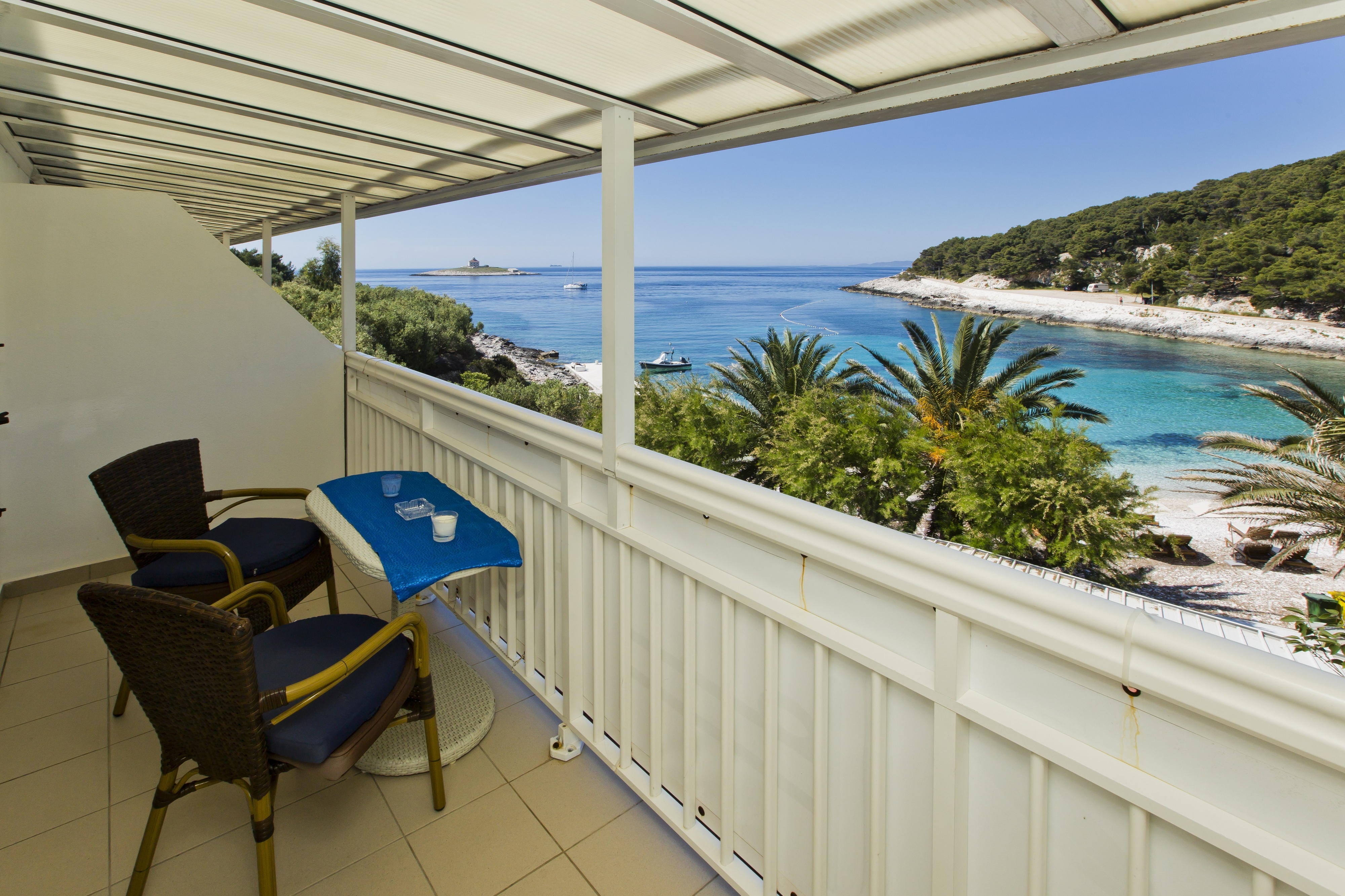 One bedroom apartment near beach Hvar  A-a