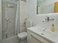 Hvar, Bathroom in the studio-apartment, WiFi.