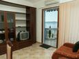 Crikvenica, Sala de estar in the apartment, air condition available, (pet friendly) y WiFi.