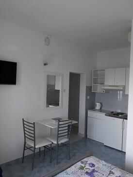 Medići, Salle à manger dans l’hébergement en type studio-apartment, WiFi.