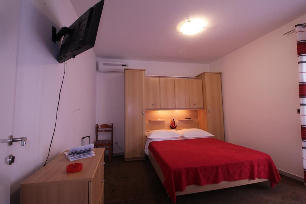 Two bedroom apartment with terrace and sea view Medići, Omiš  A-d