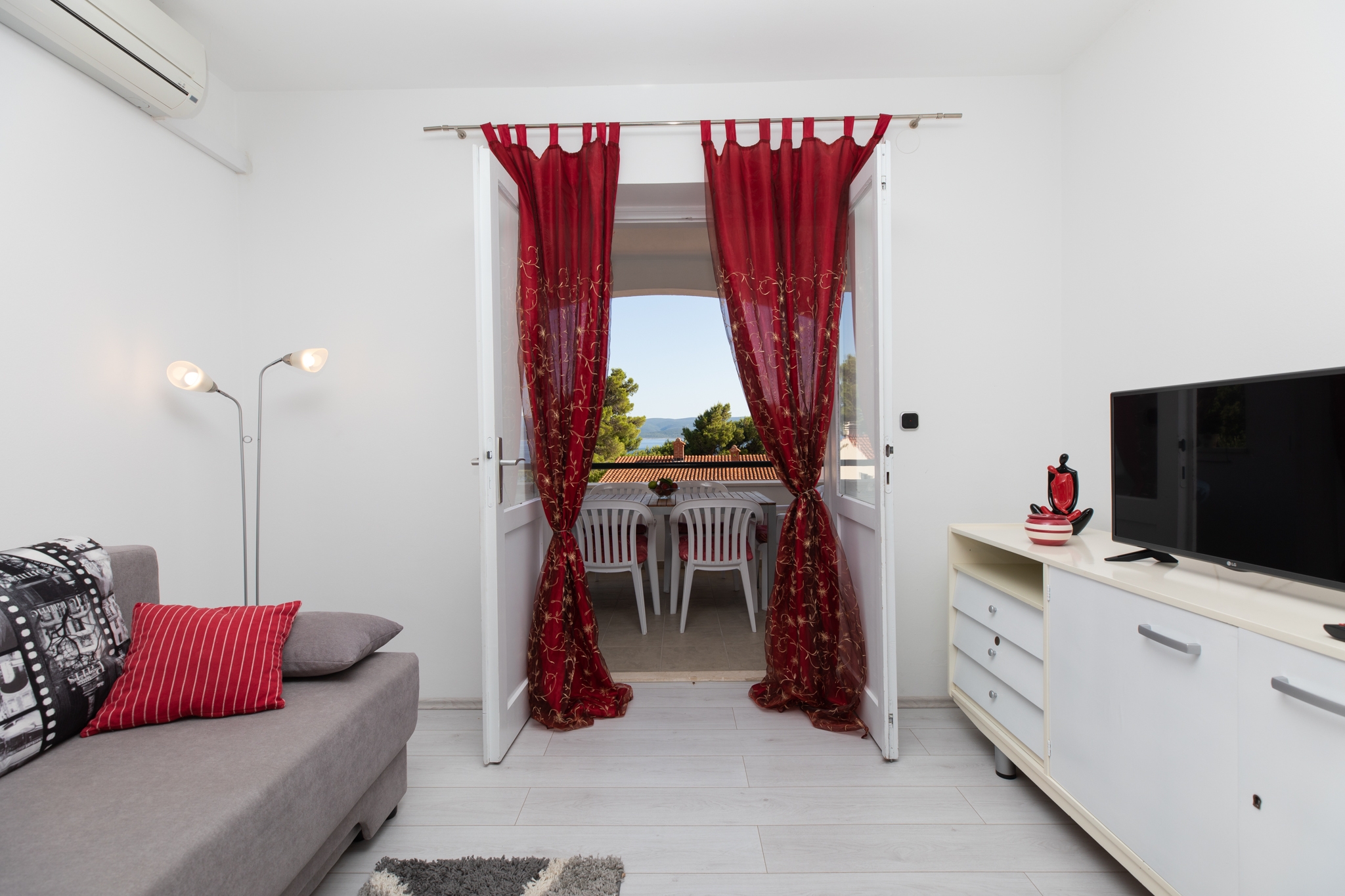 Two bedroom apartment with terrace and sea view Medići, Omiš  A-d