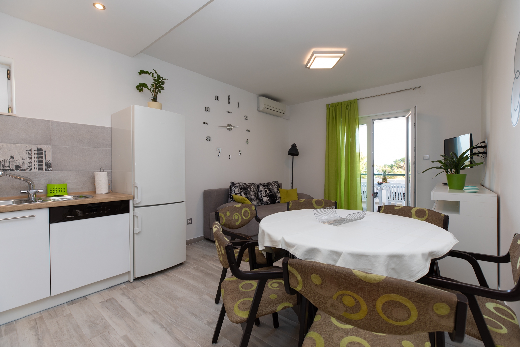 Two bedroom apartment with terrace and sea view Medići, Omiš  A-e