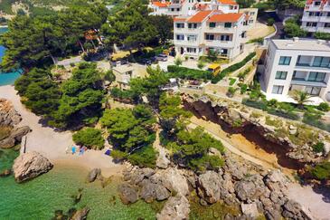 Medići, Omiš, Objekt 1047 - Apartmani blizu mora sa šljunčanom plažom.