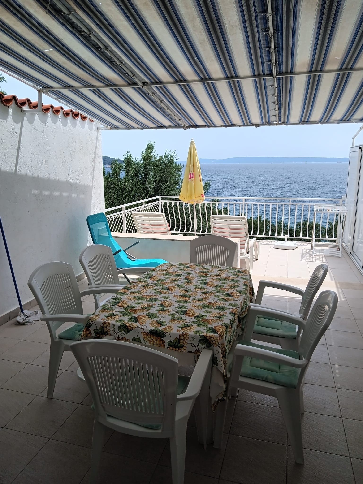 Two bedroom apartment near beach Seget Vranjica, Trogir  A-b