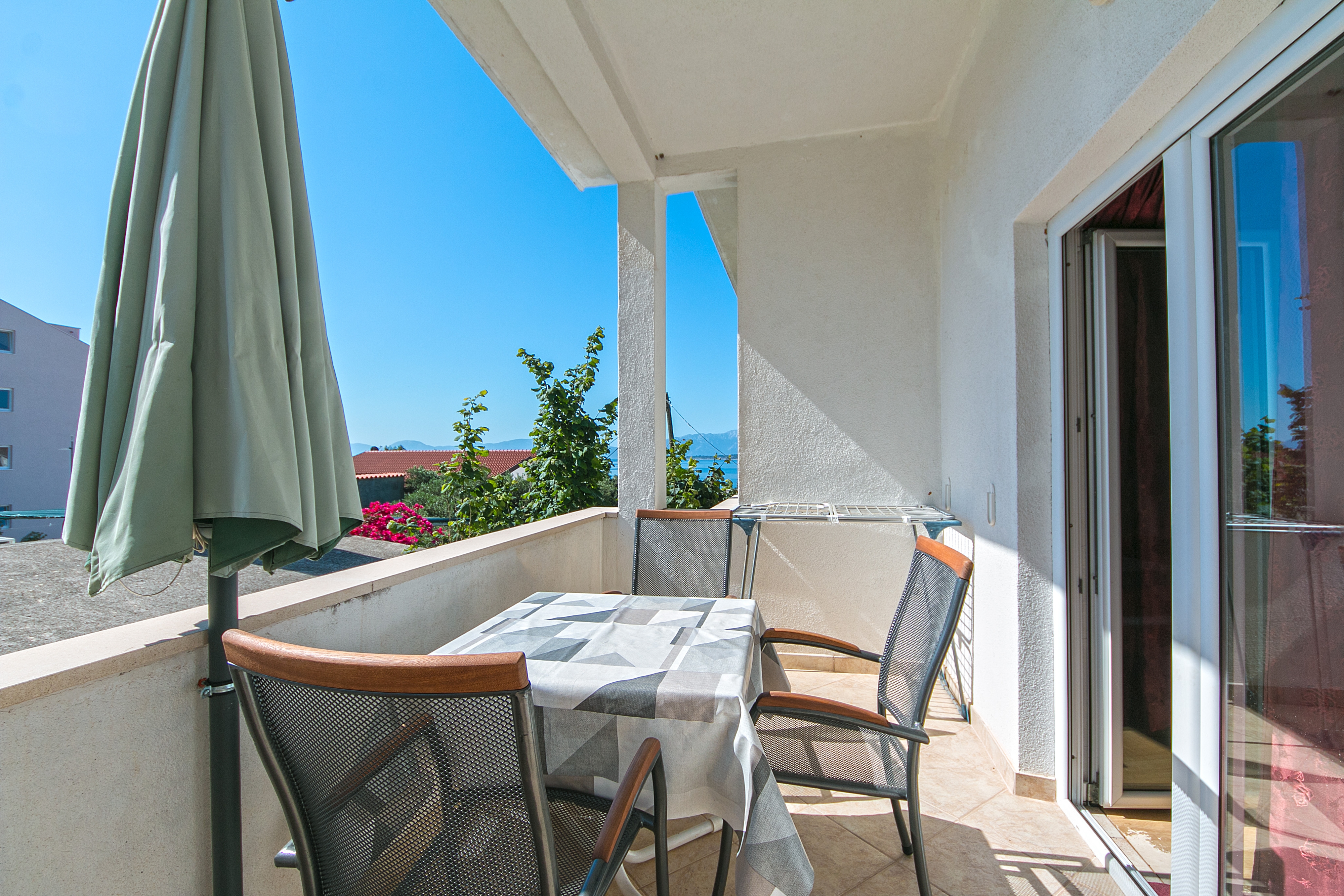 One bedroom apartment with terrace and sea view Živogošće - Blato, Makarska  A-c