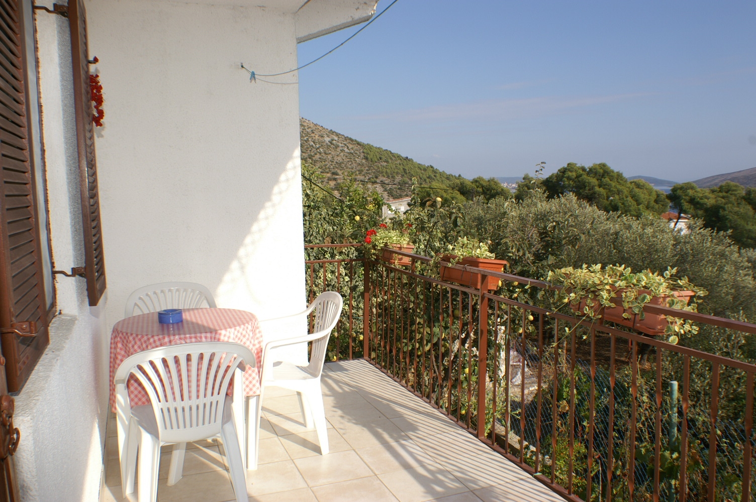 One bedroom apartment with terrace and sea view Marina, Trogir  A-a