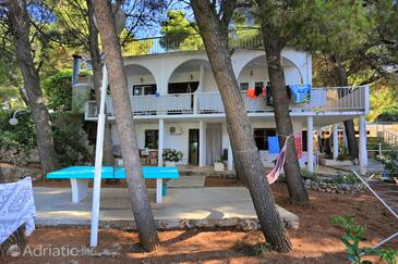 Property Balića Rat, Omiš, Property 1065 - Apartments near sea with pebble beach.