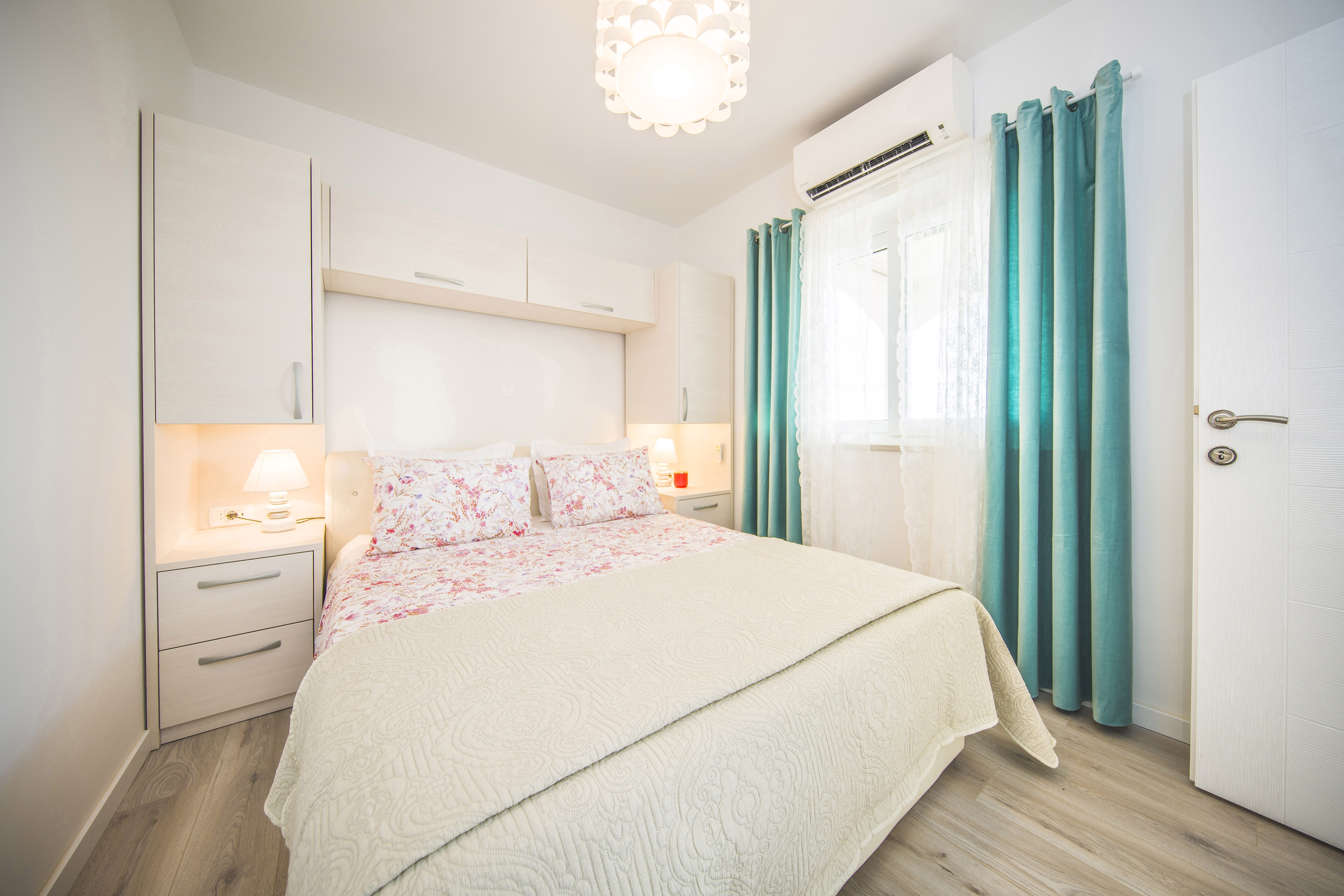 Four bedroom apartment near beach Pisak, Omiš  A-a