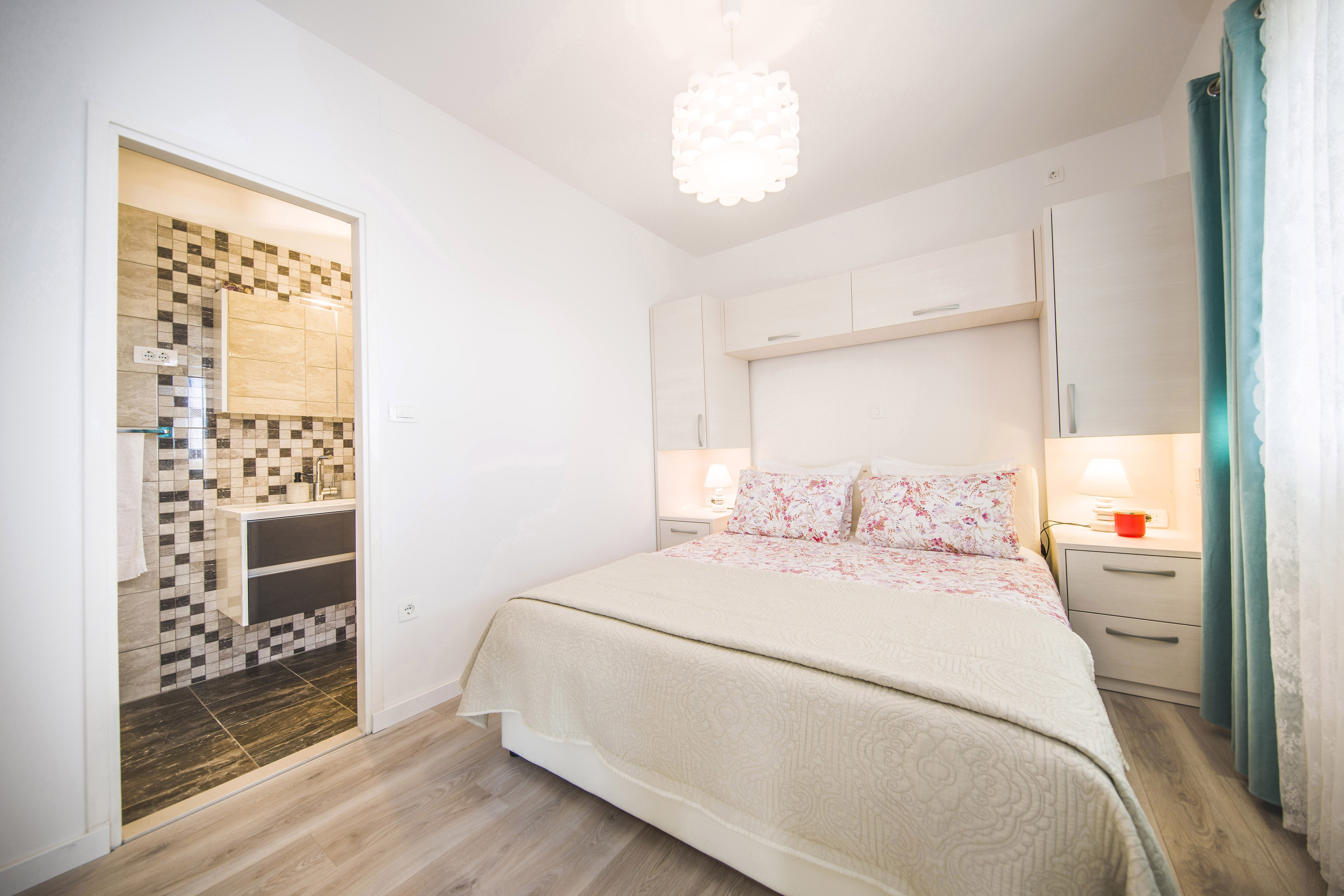 Four bedroom apartment near beach Pisak, Omiš  A-a