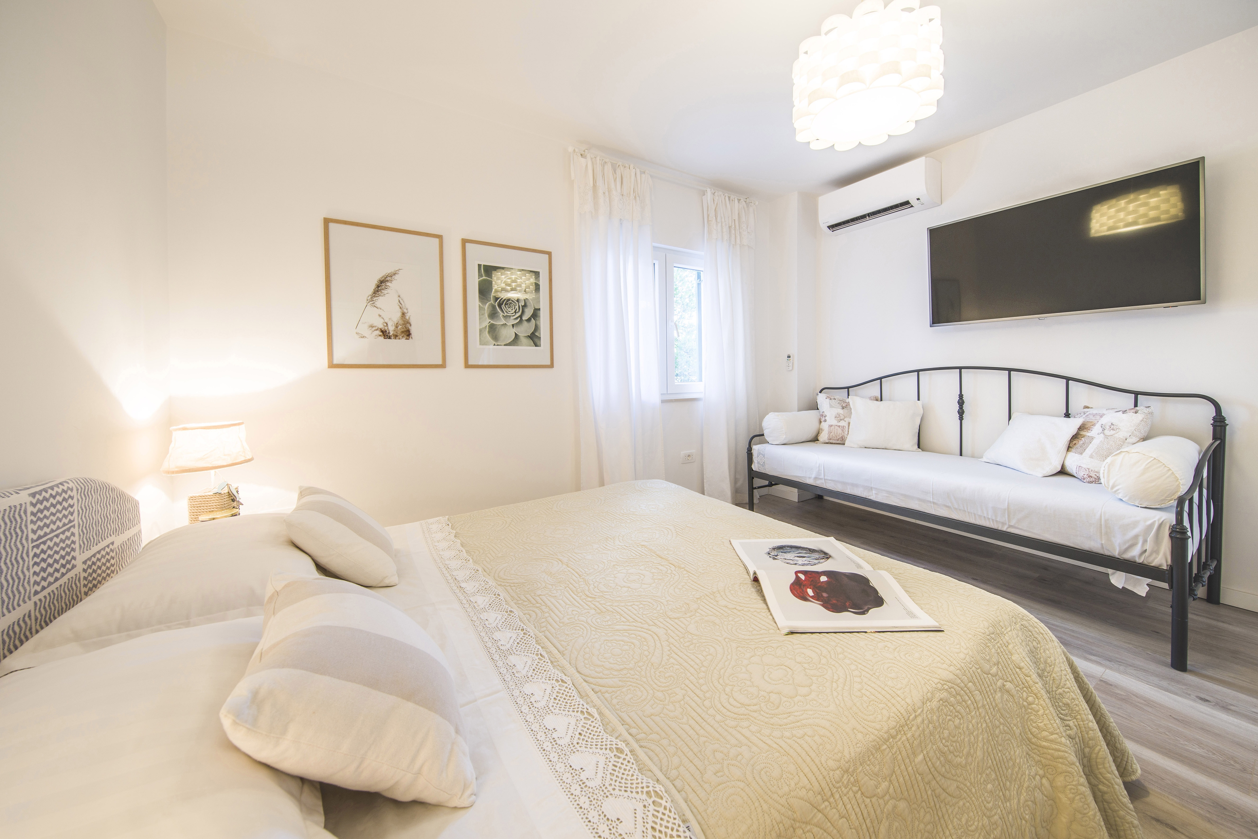 Four bedroom apartment near beach Pisak, Omiš  A-a