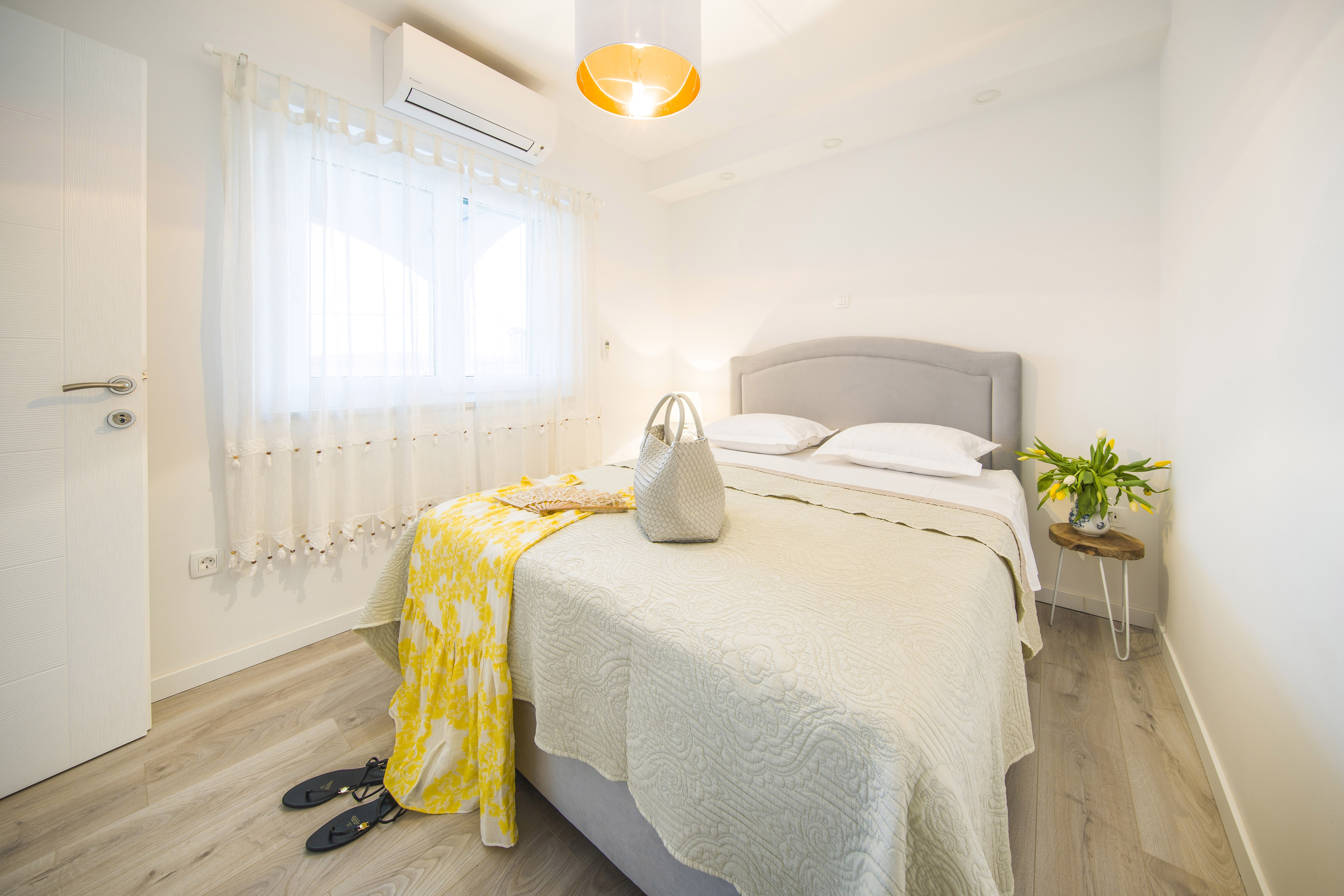 Four bedroom apartment near beach Pisak, Omiš  A-a