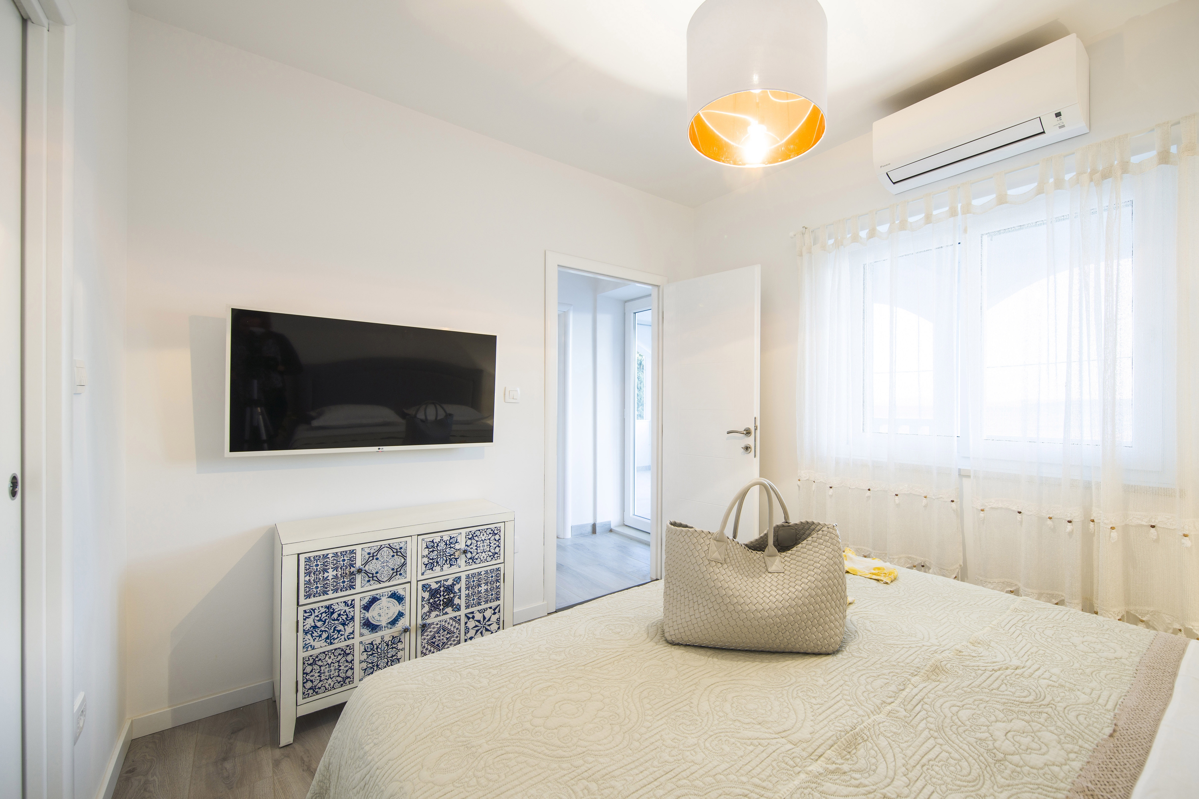 Four bedroom apartment near beach Pisak, Omiš  A-a