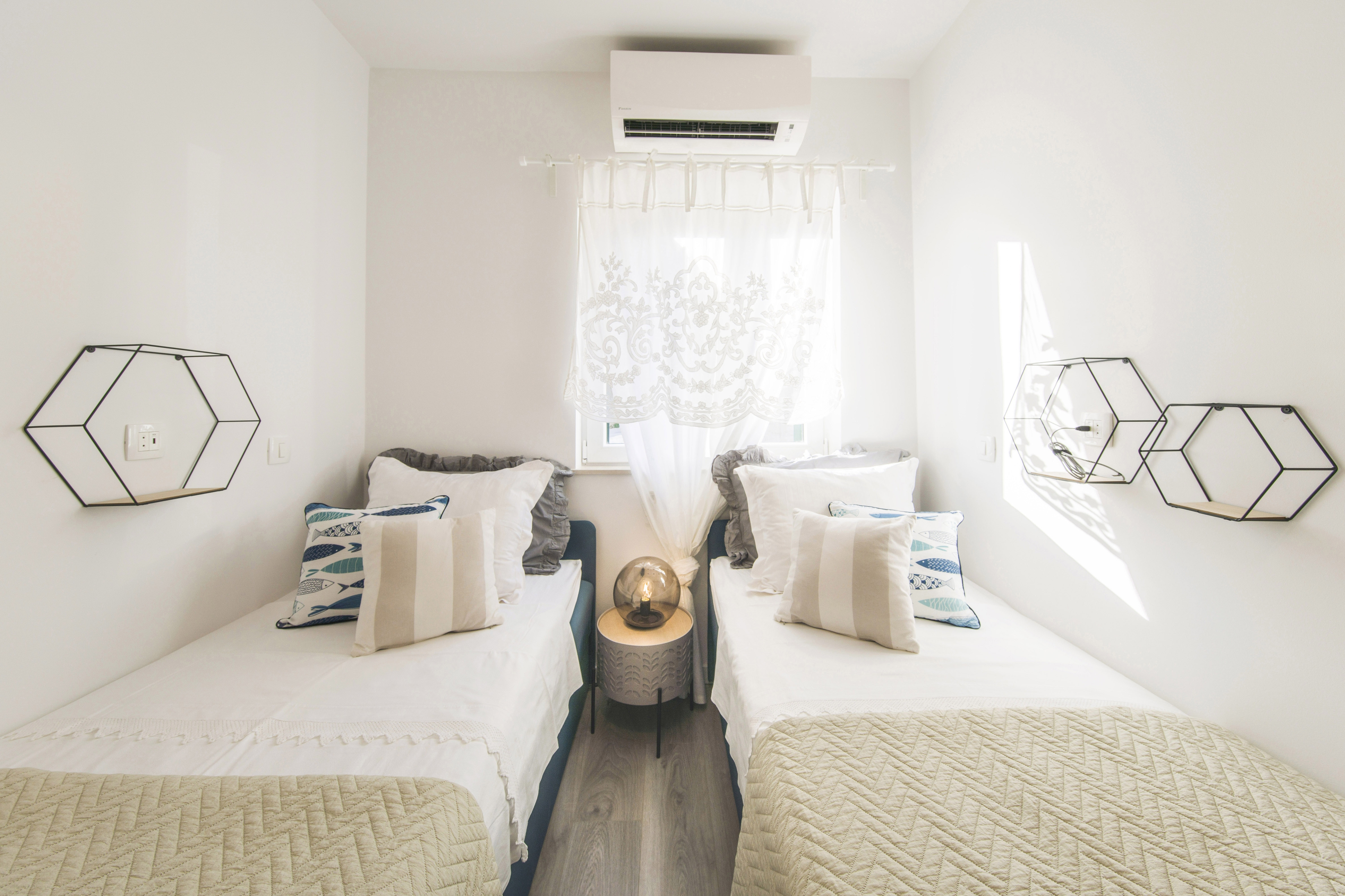 Four bedroom apartment near beach Pisak, Omiš  A-a
