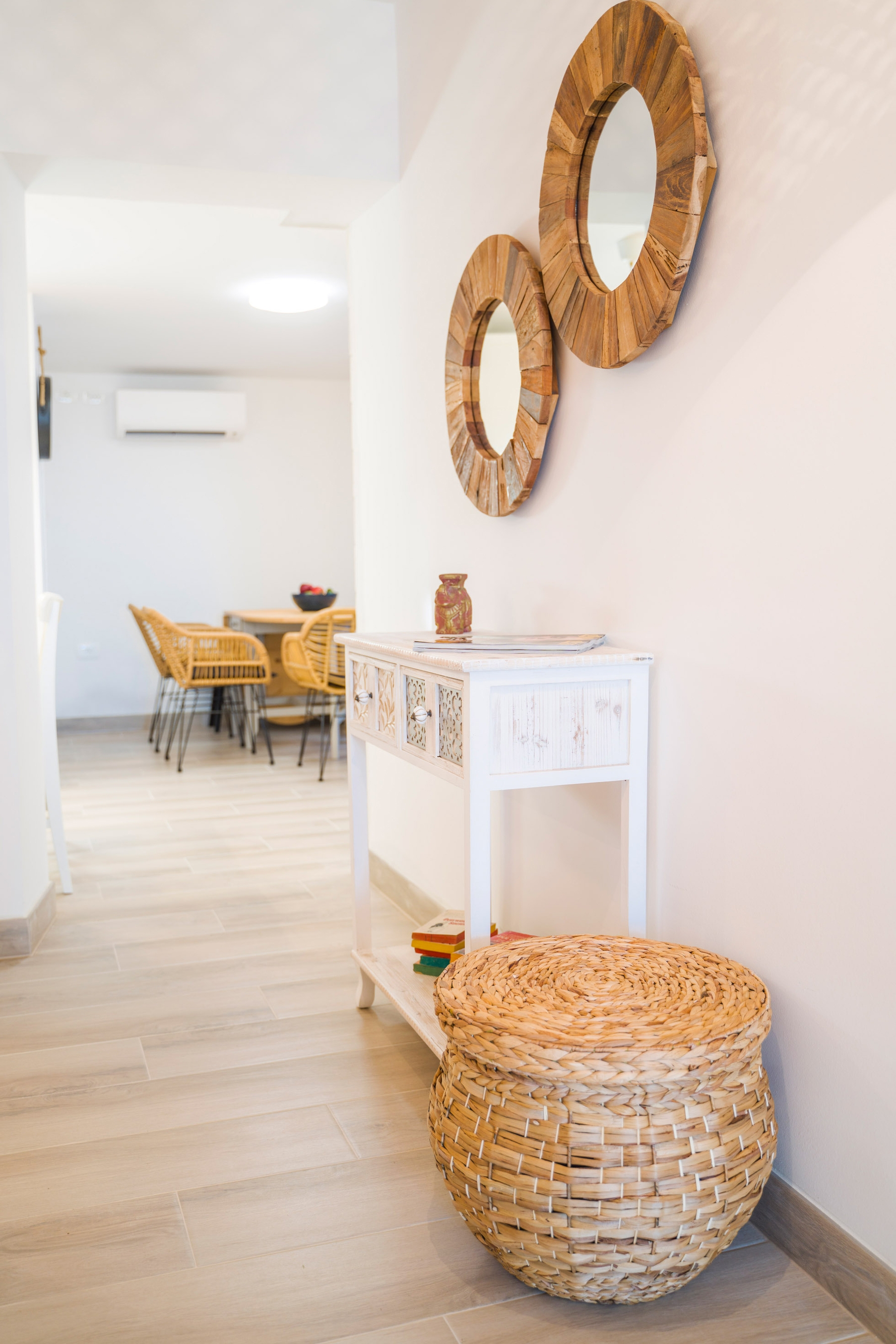 Four bedroom apartment near beach Pisak, Omiš  A-a