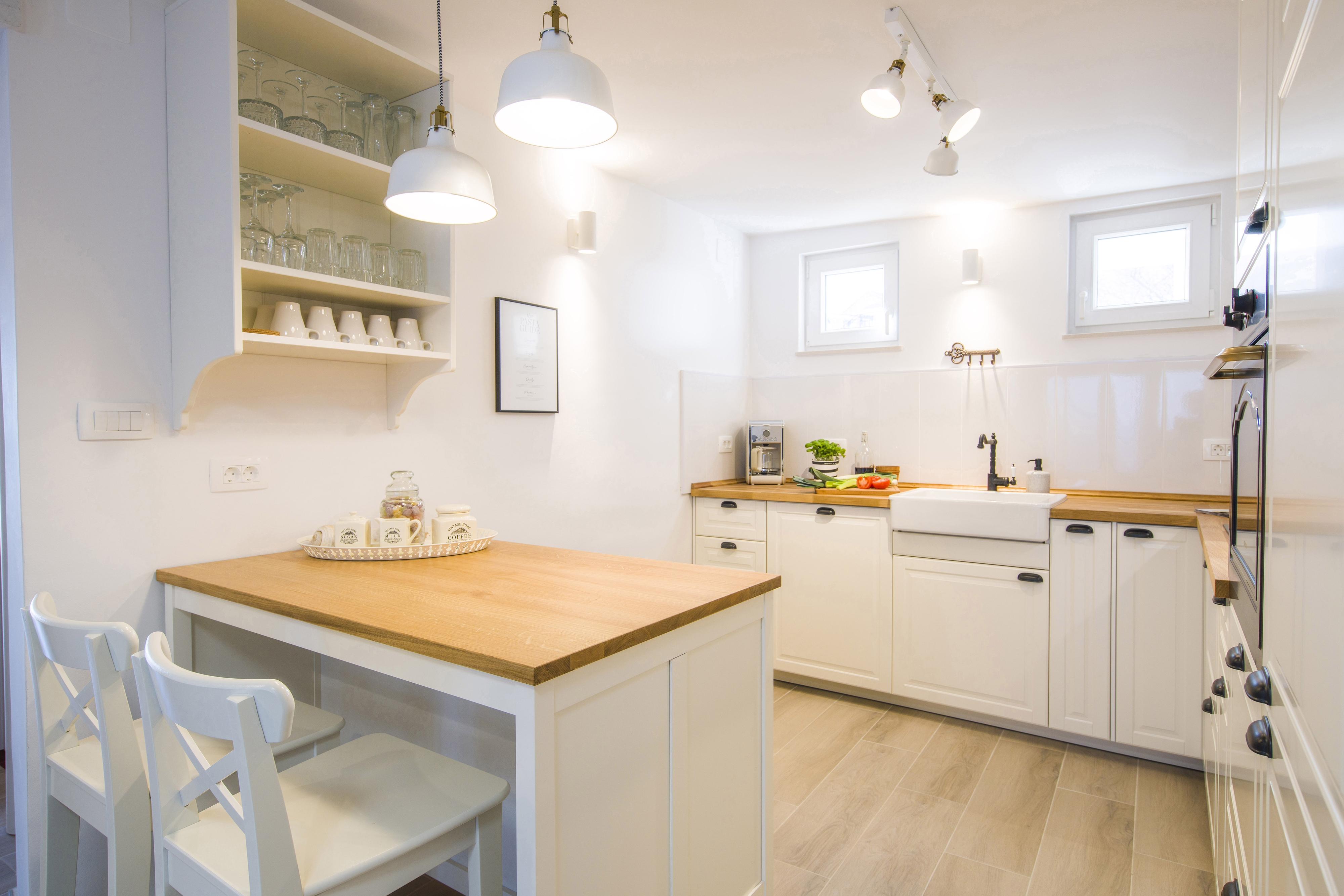 Four bedroom apartment near beach Pisak, Omiš  A-a