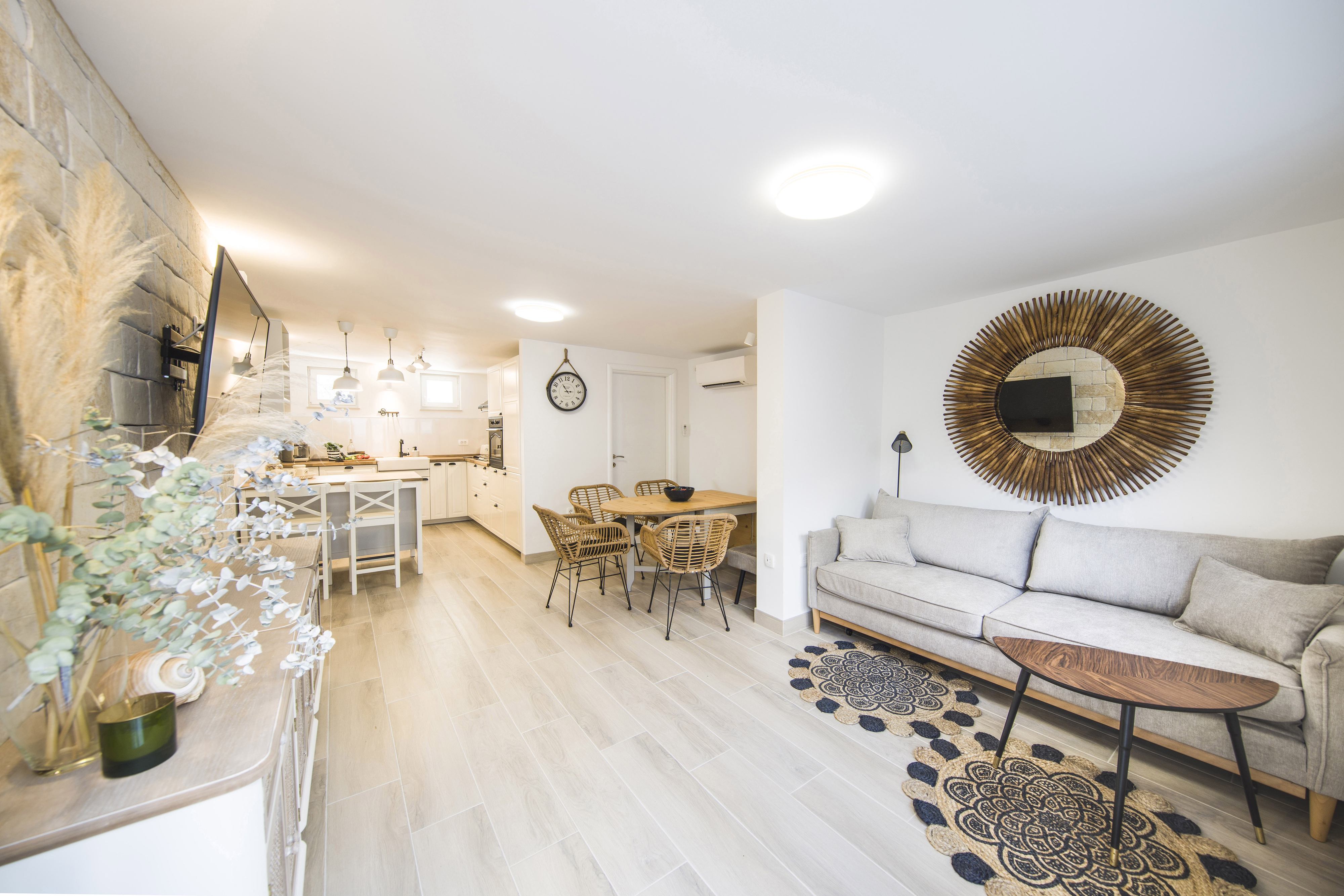 Four-bedroom apartment near beach Pisak, Omiš (A-1067-a) Four-bedroom apartment near beach Pisak, Omiš (A-1067-a)
