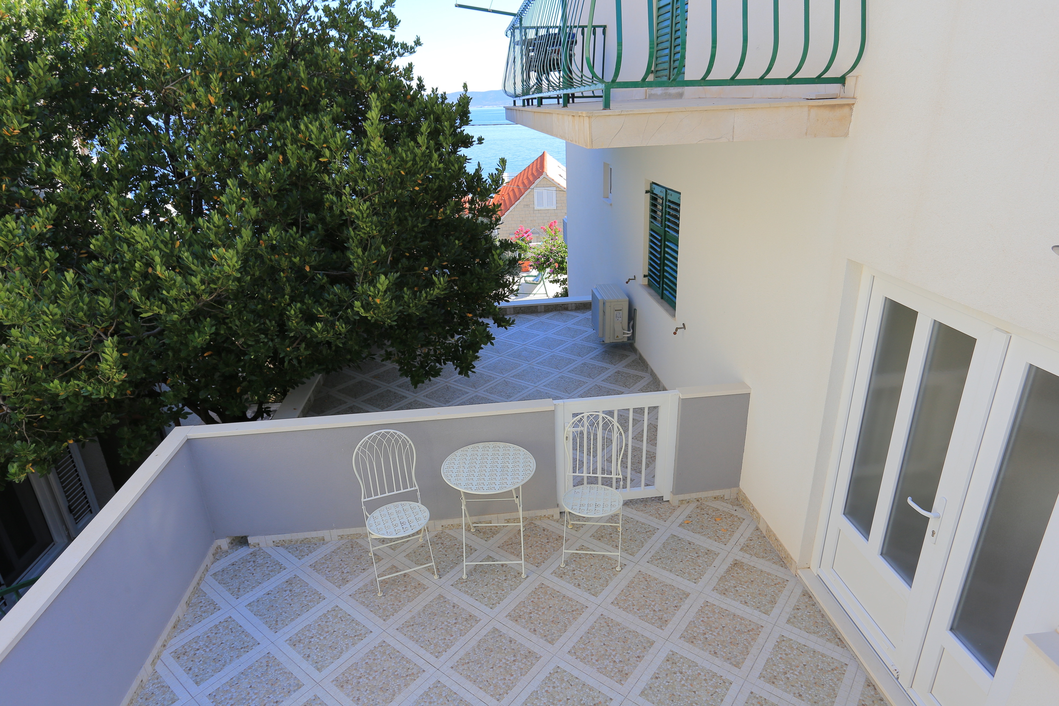 Four bedroom apartment near beach Pisak, Omiš  A-a