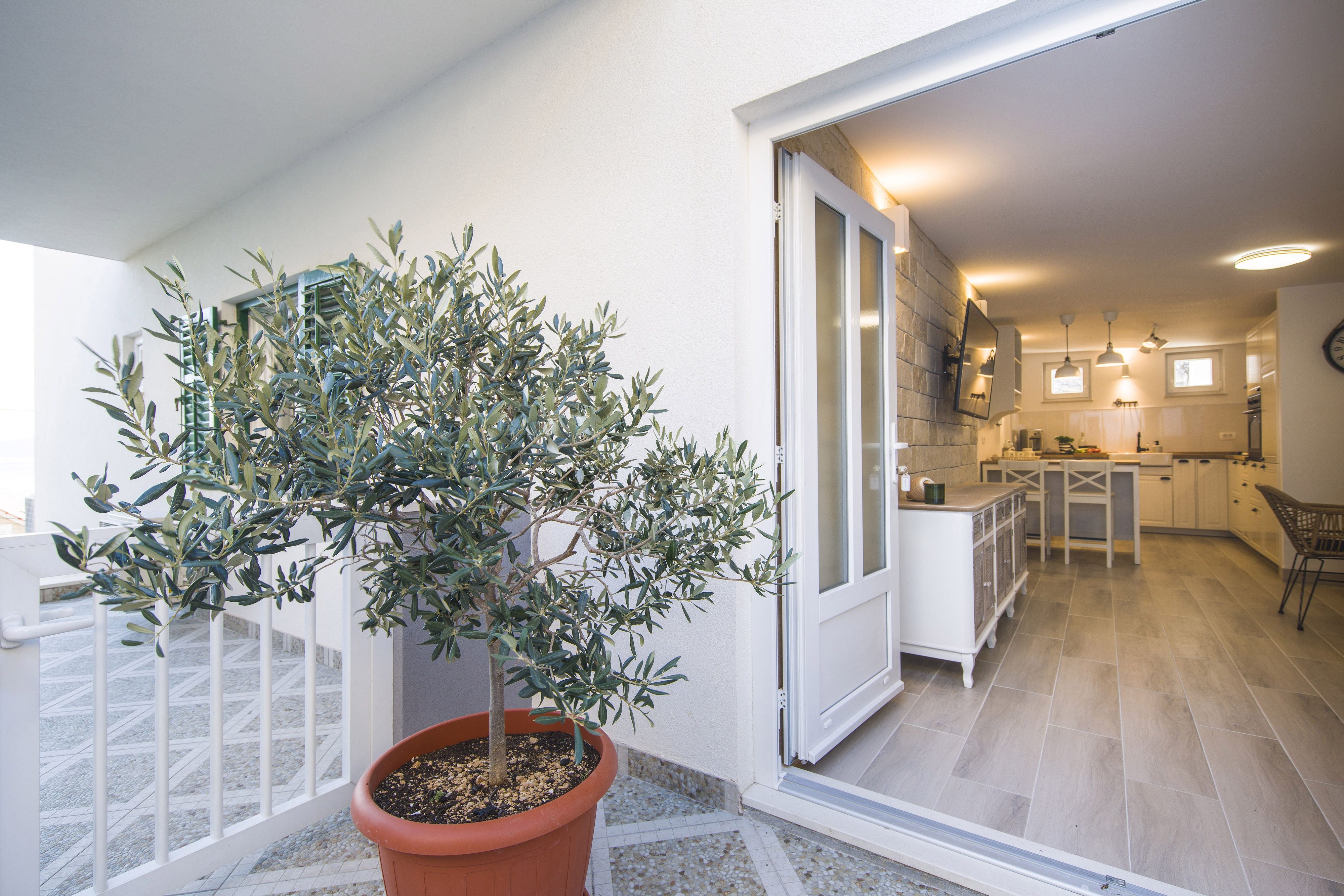 Four bedroom apartment near beach Pisak, Omiš  A-a