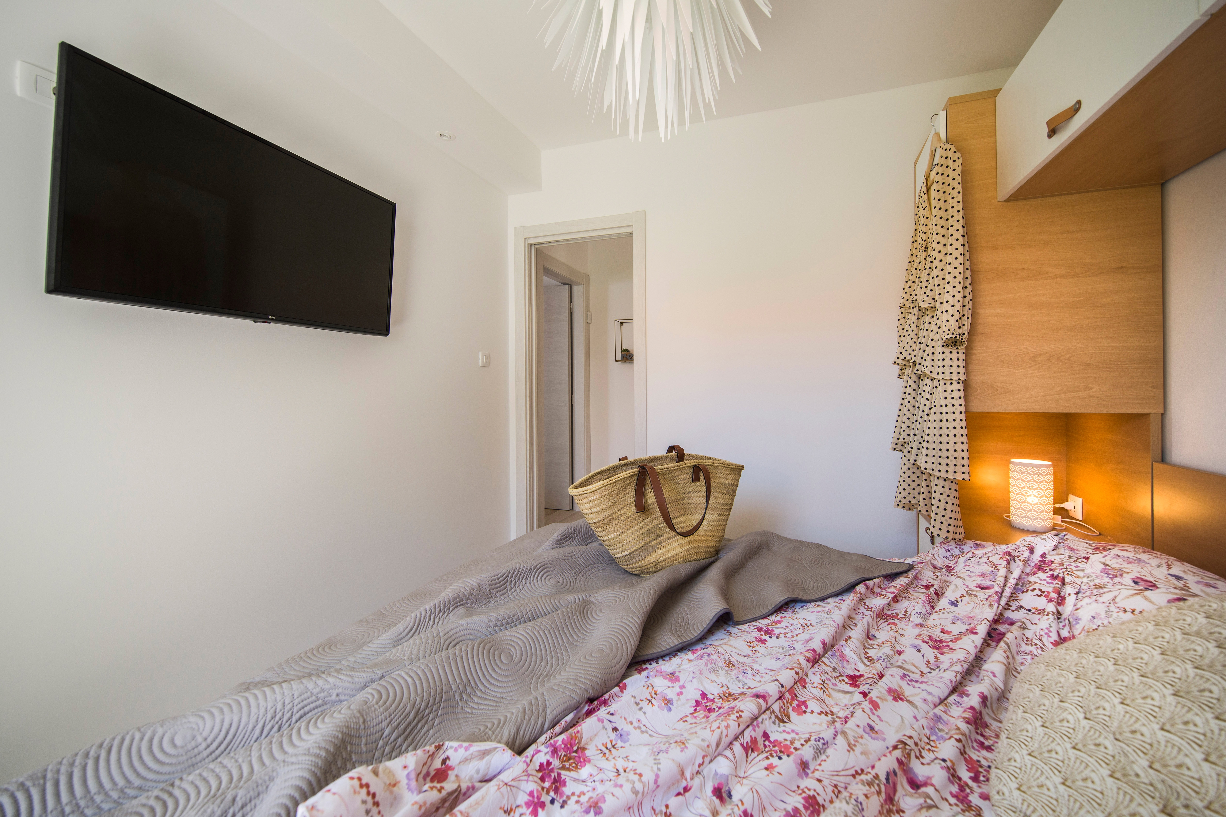 One bedroom apartment near beach Pisak, Omiš  A-b