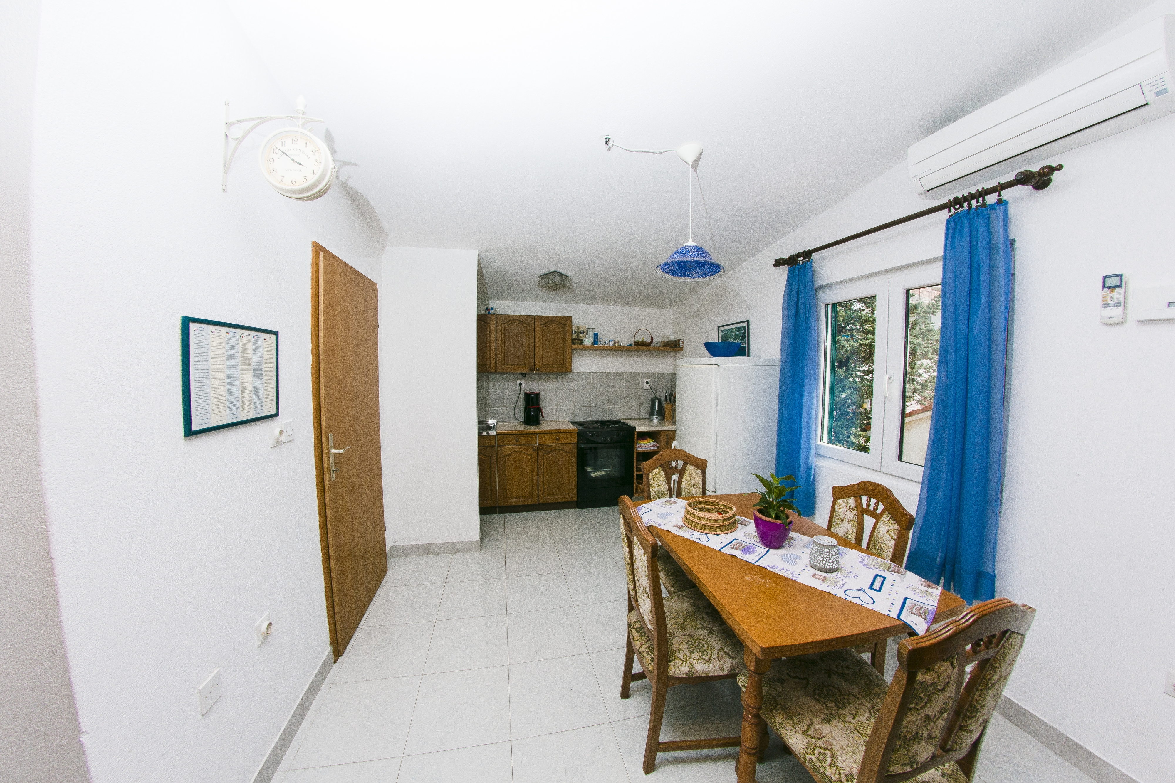 Two bedroom apartment near beach Pisak, Omiš (A-1067-d)