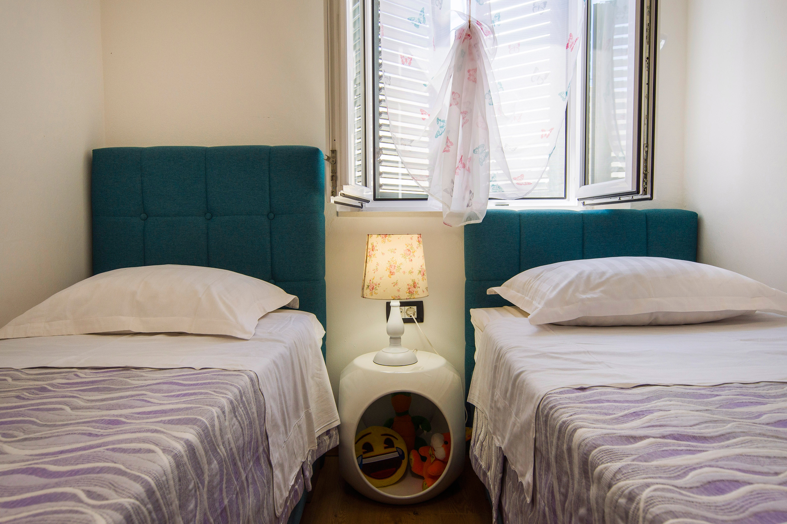 Two bedroom apartment near beach Pisak, Omiš  A-e