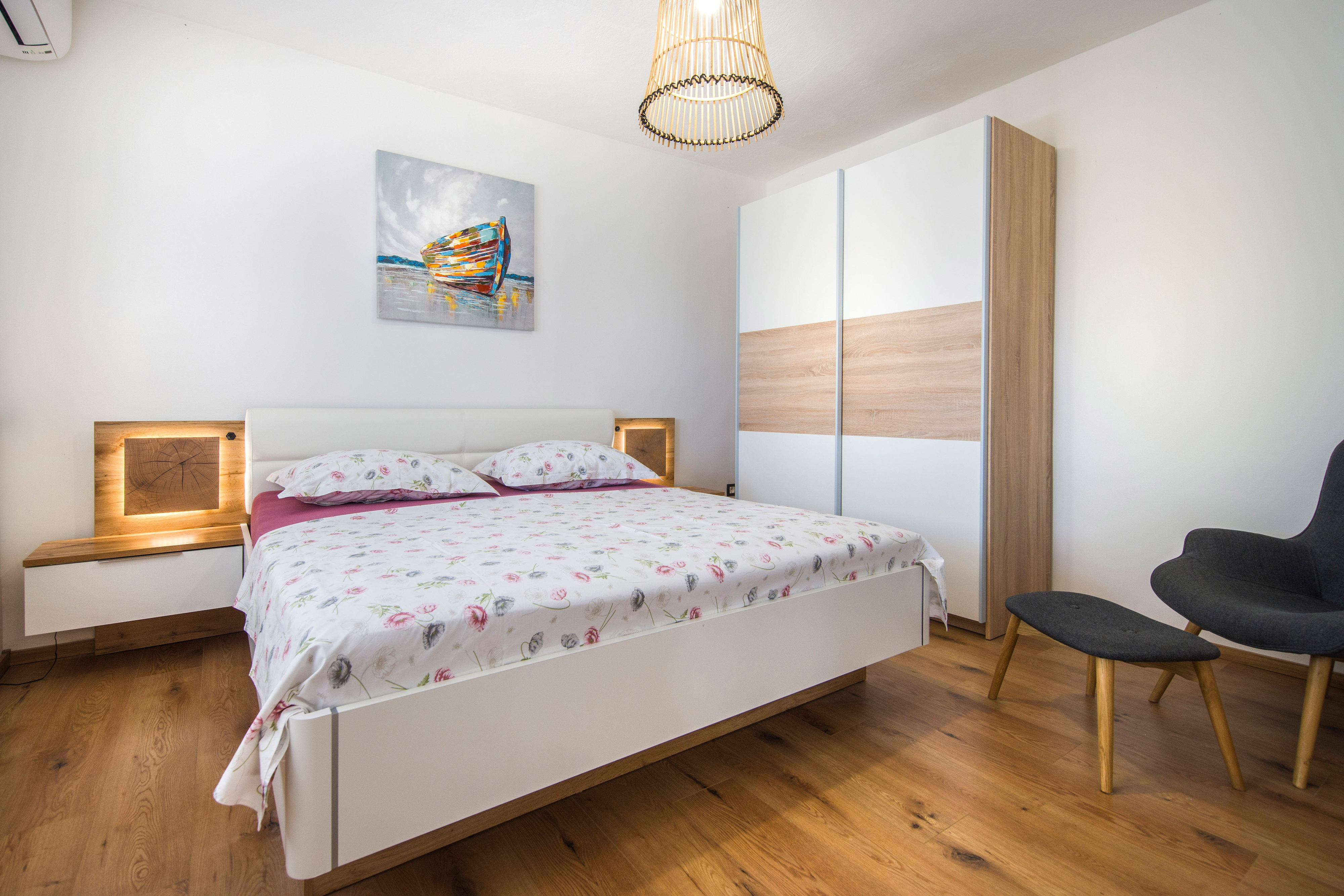 Two bedroom apartment near beach Pisak, Omiš  A-e