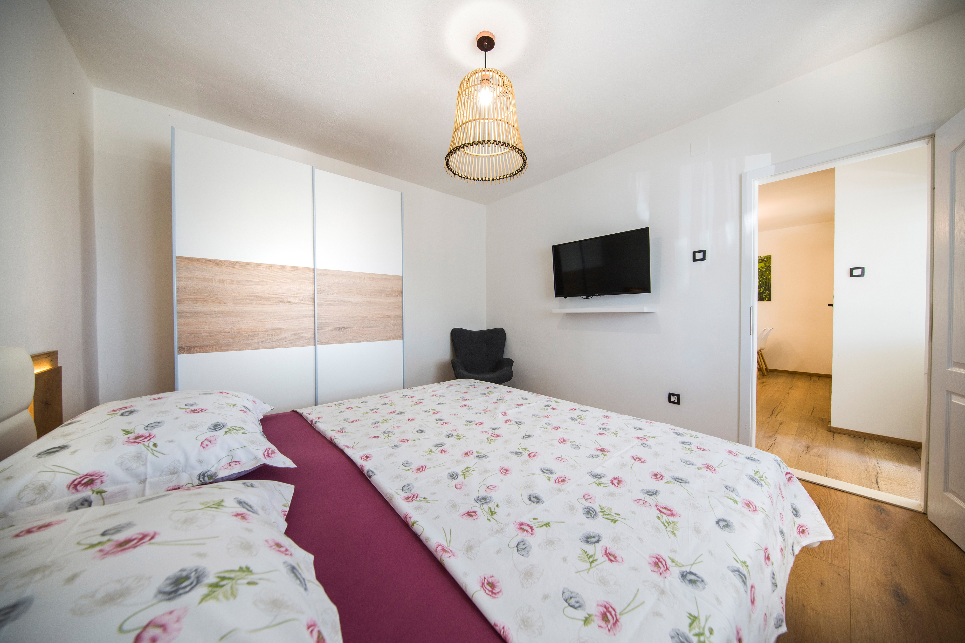 Two bedroom apartment near beach Pisak, Omiš  A-e