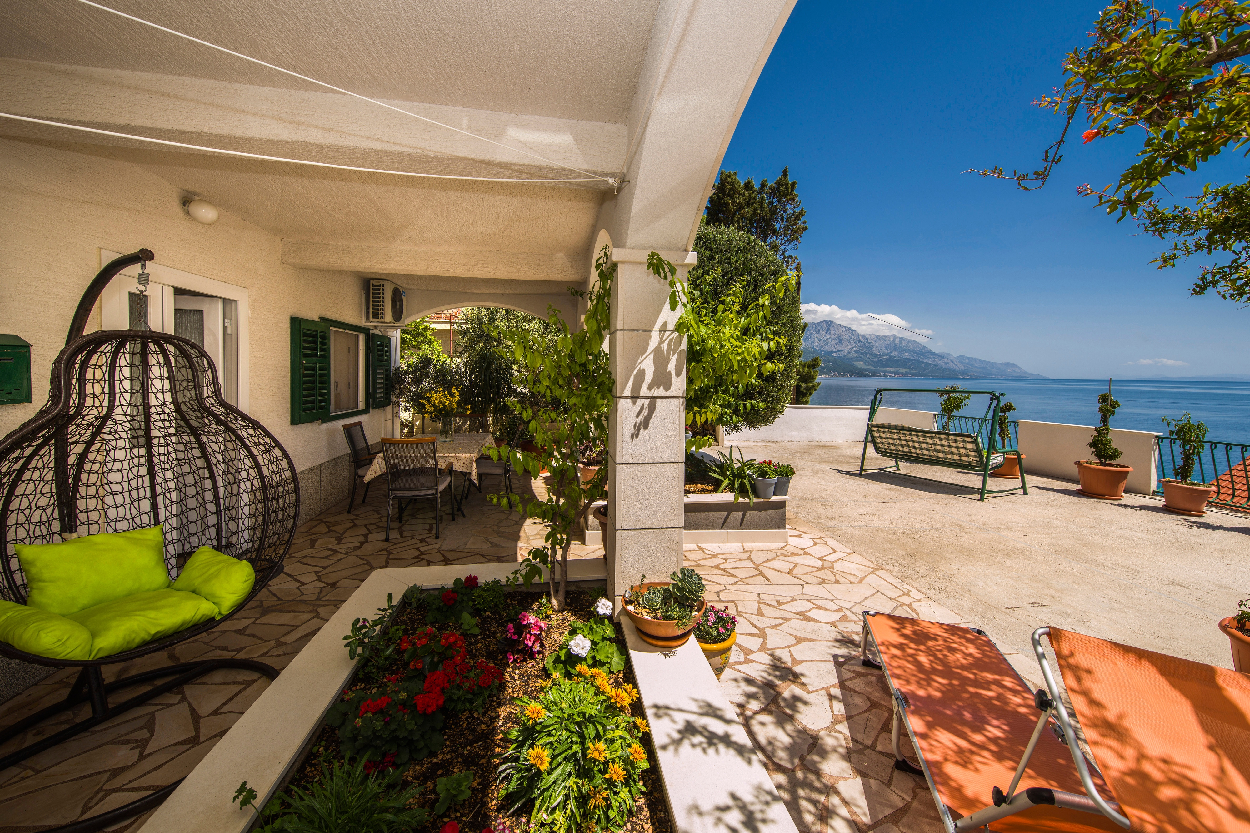 Two bedroom apartment near beach Pisak, Omiš  A-e