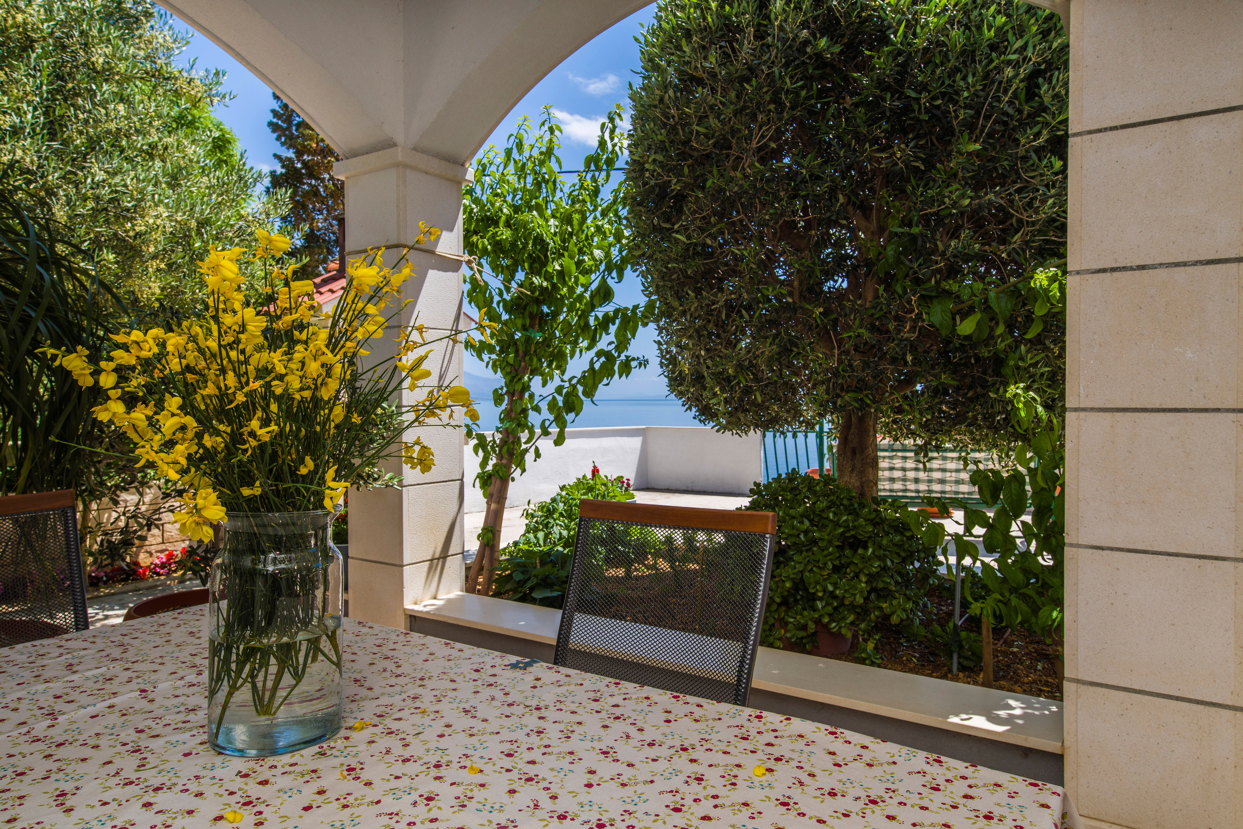 Two bedroom apartment near beach Pisak, Omiš  A-e