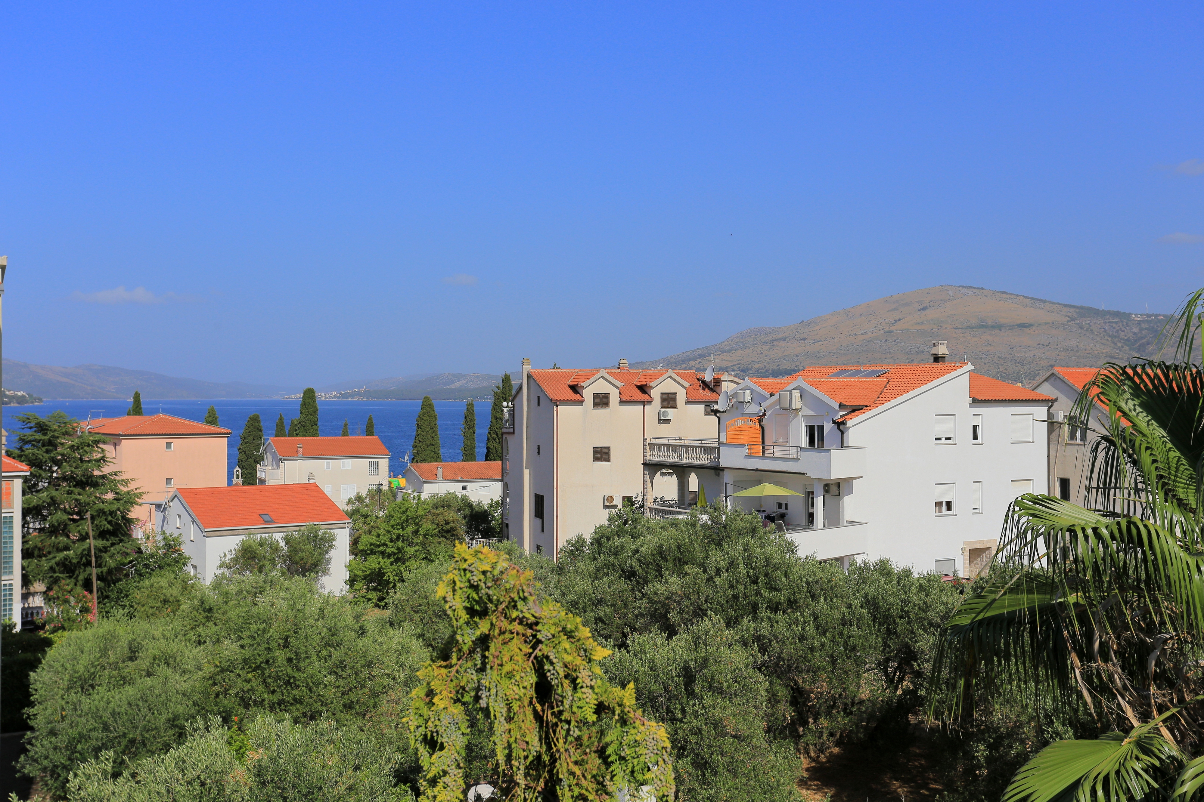 Two bedroom apartment with terrace and sea view Okrug Gornji, Čiovo  A-b