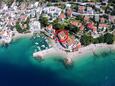 Pisak, Omiš, Szálláshely 1070 - Apartmanok a tenger közelében kavicsos stranddal.