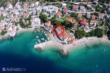 Pisak, Omiš, Hébergement 1070 - Appartement à proximité de la mer avec une plage de galets.