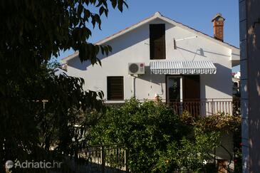 Bušinci, Čiovo, Szálláshely 1081 - Apartmanok a tenger közelében kavicsos stranddal.