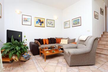 Rastići, Living room in the apartment, air condition available, (pet friendly) and WiFi.