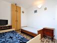 Arbanija, Bedroom 2 in the apartment, air condition available and WiFi.